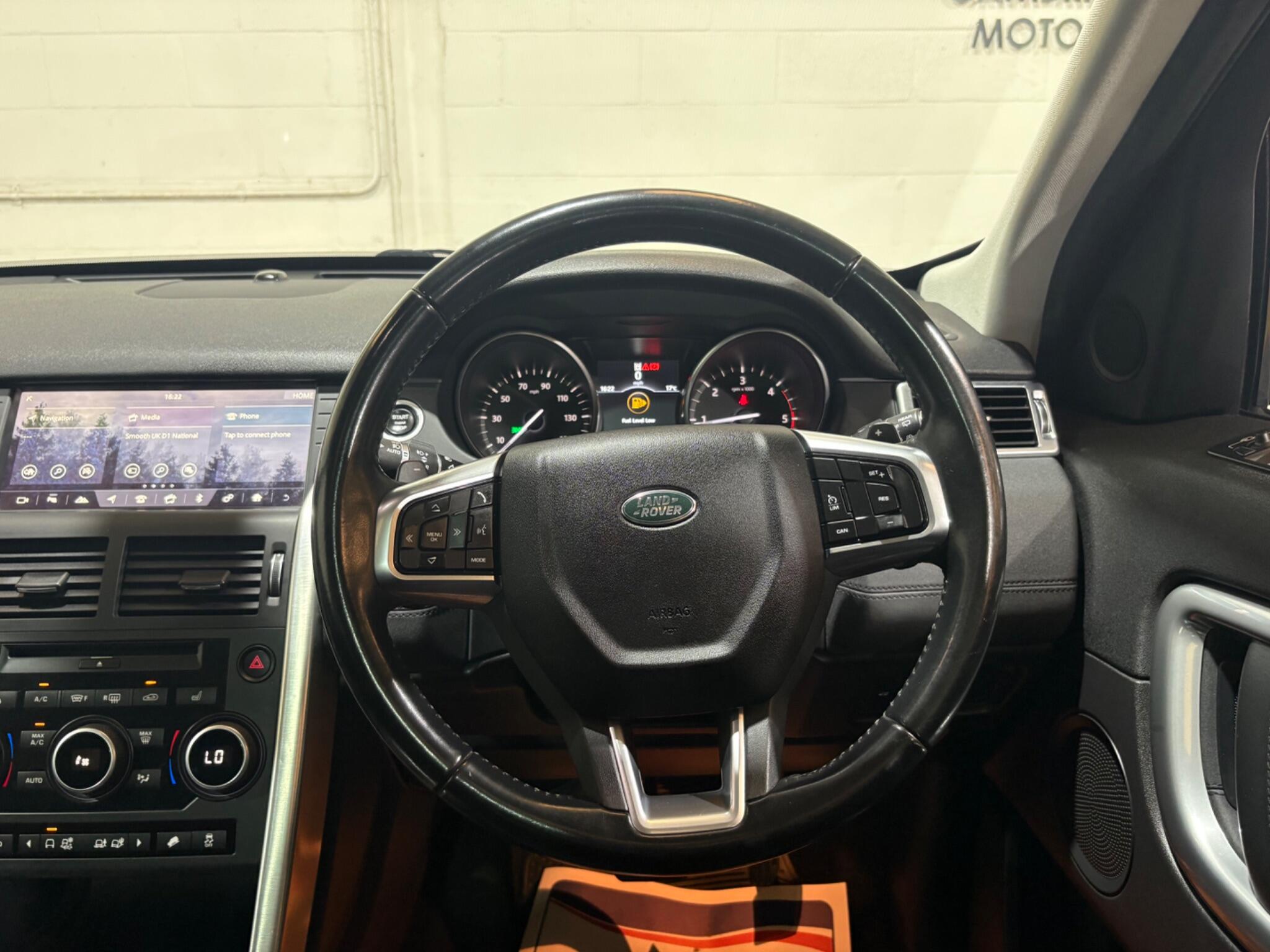 Land Rover Discovery Sport view 60