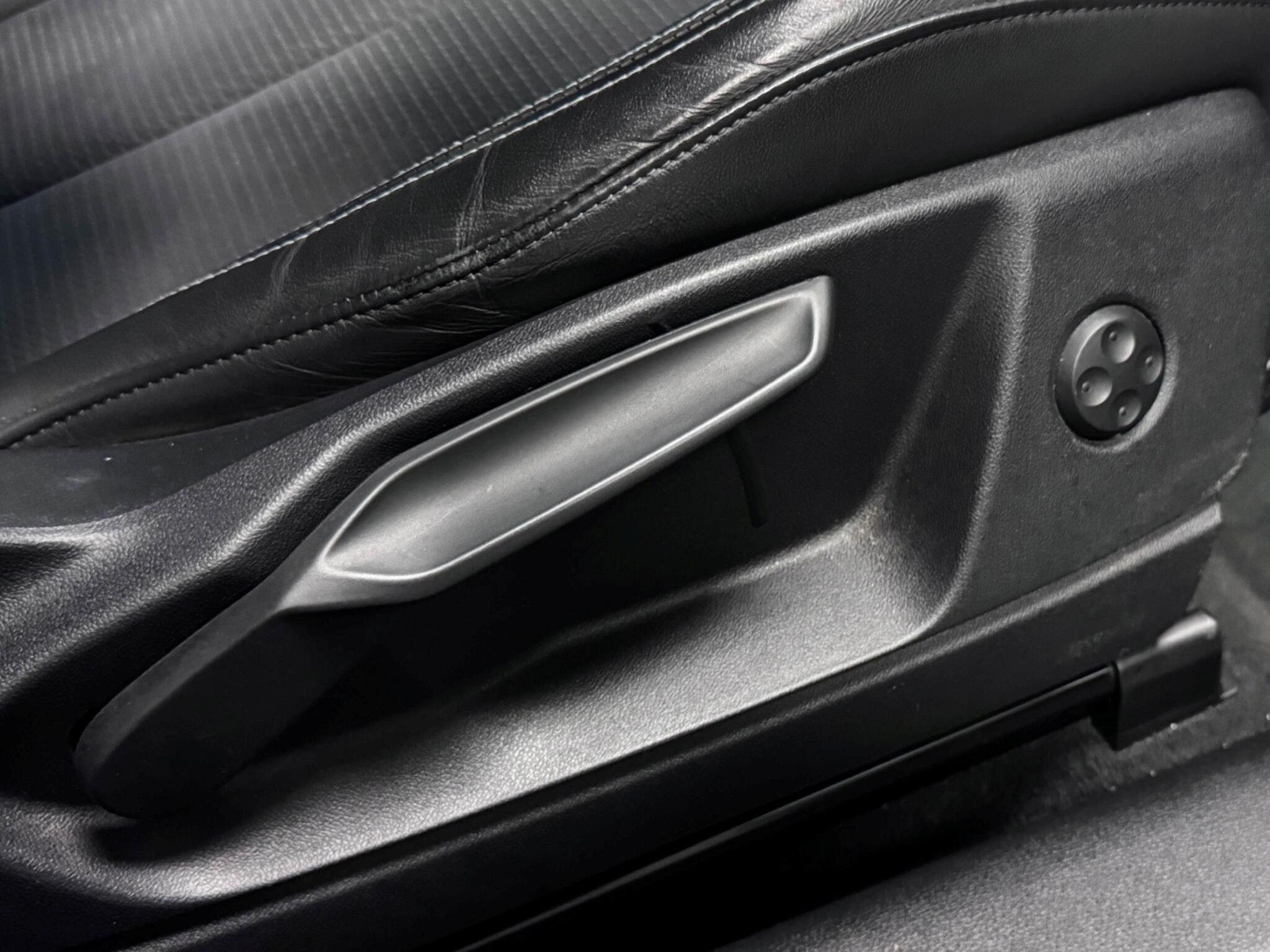 Audi Q5 view 18
