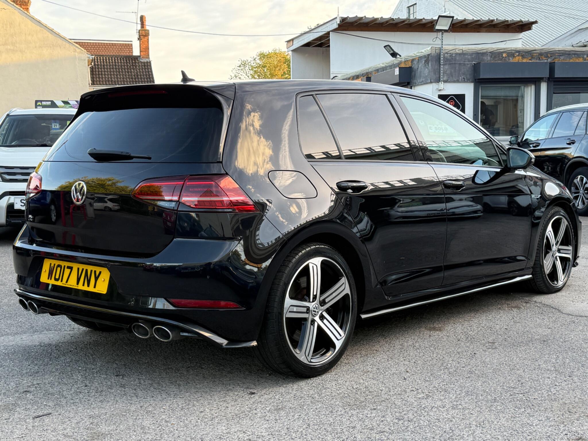 Volkswagen Golf - Image 17