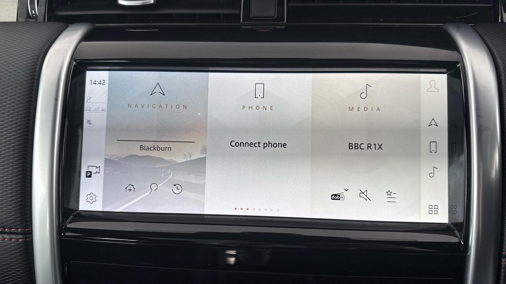 Land Rover Discovery Sport view 12