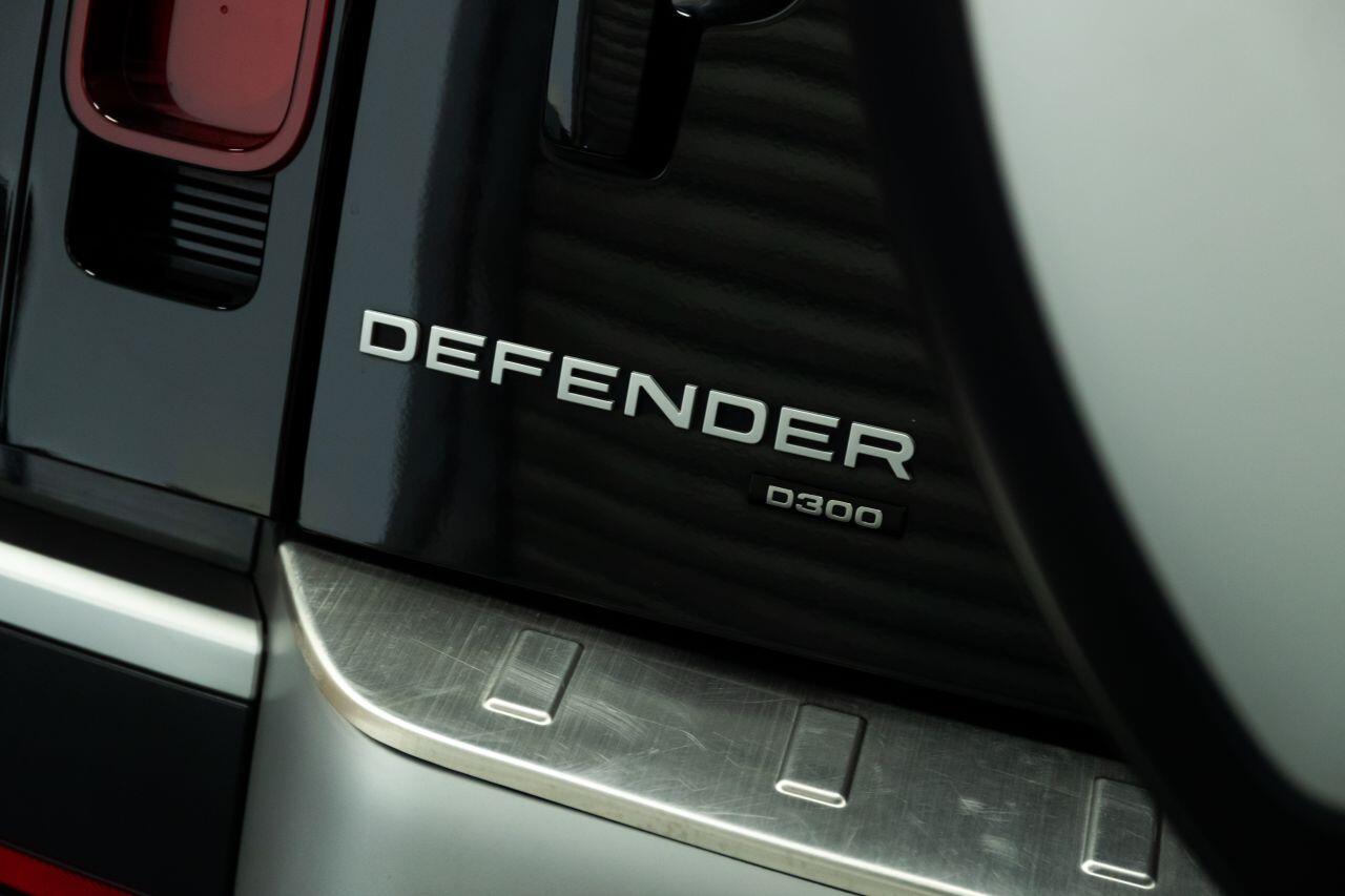 Land Rover Defender 110 view 59