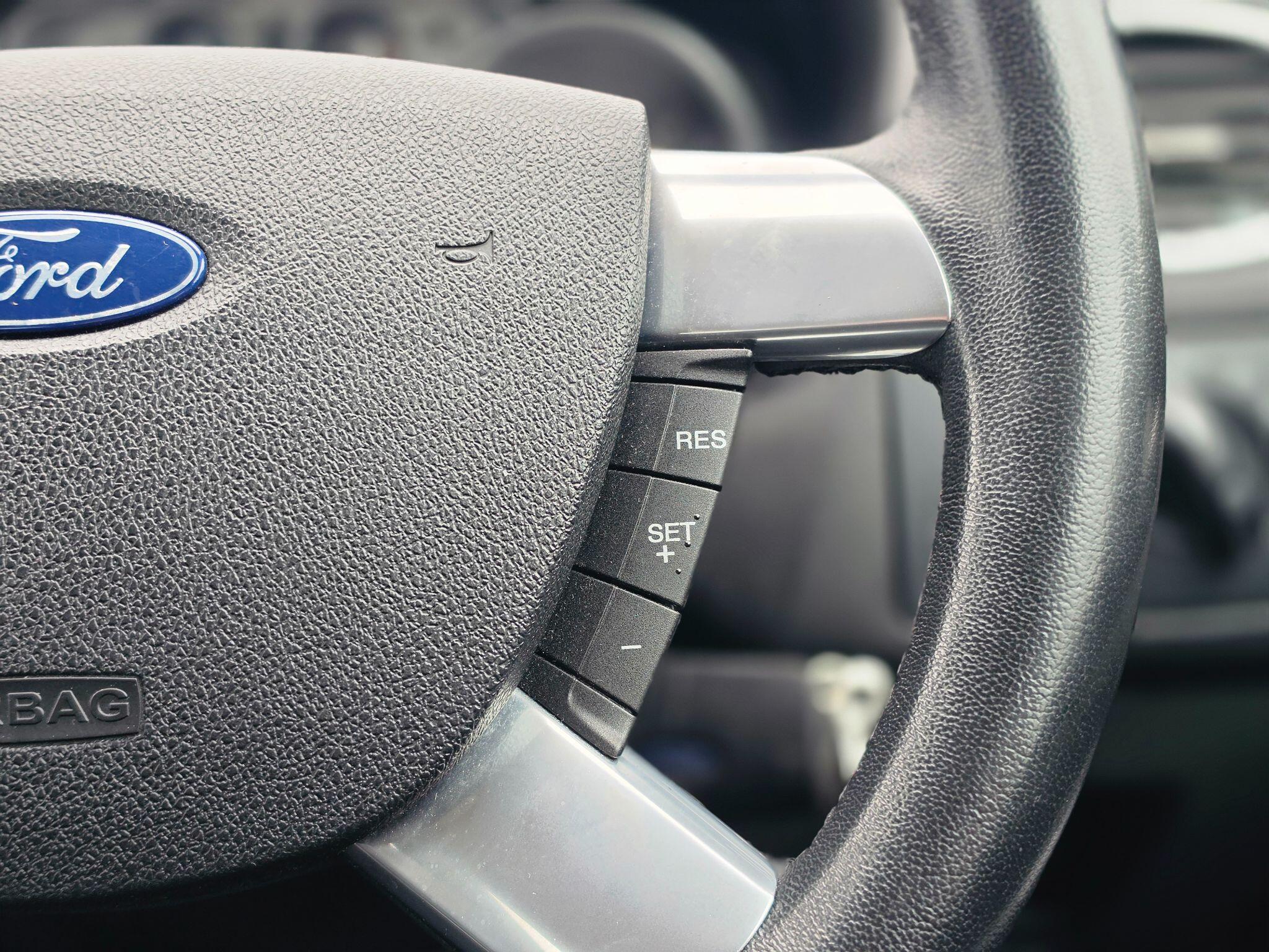 Ford Focus view 14