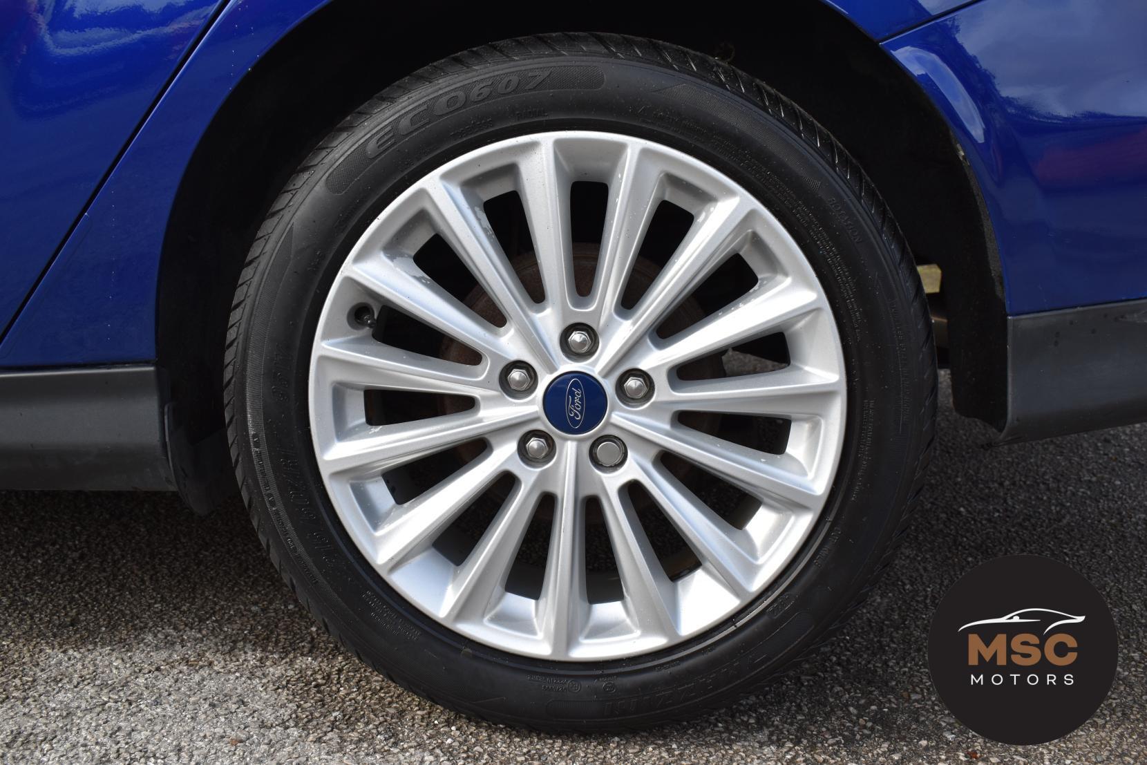 Ford Focus view 23