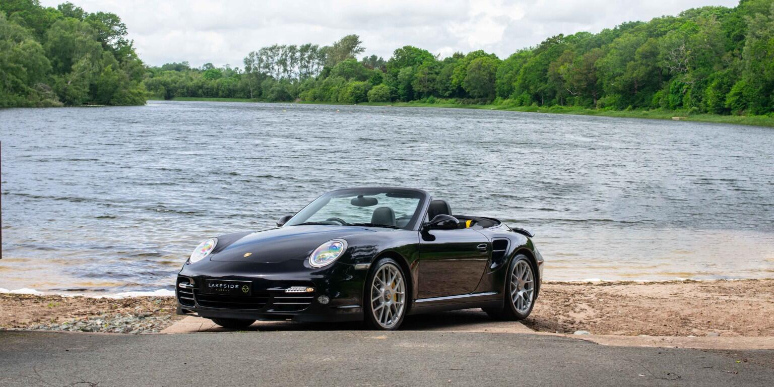 Porsche 911 view 3