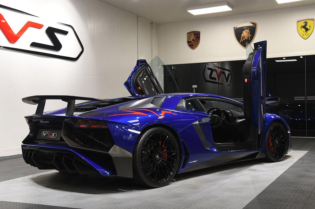 Lamborghini Aventador view 40