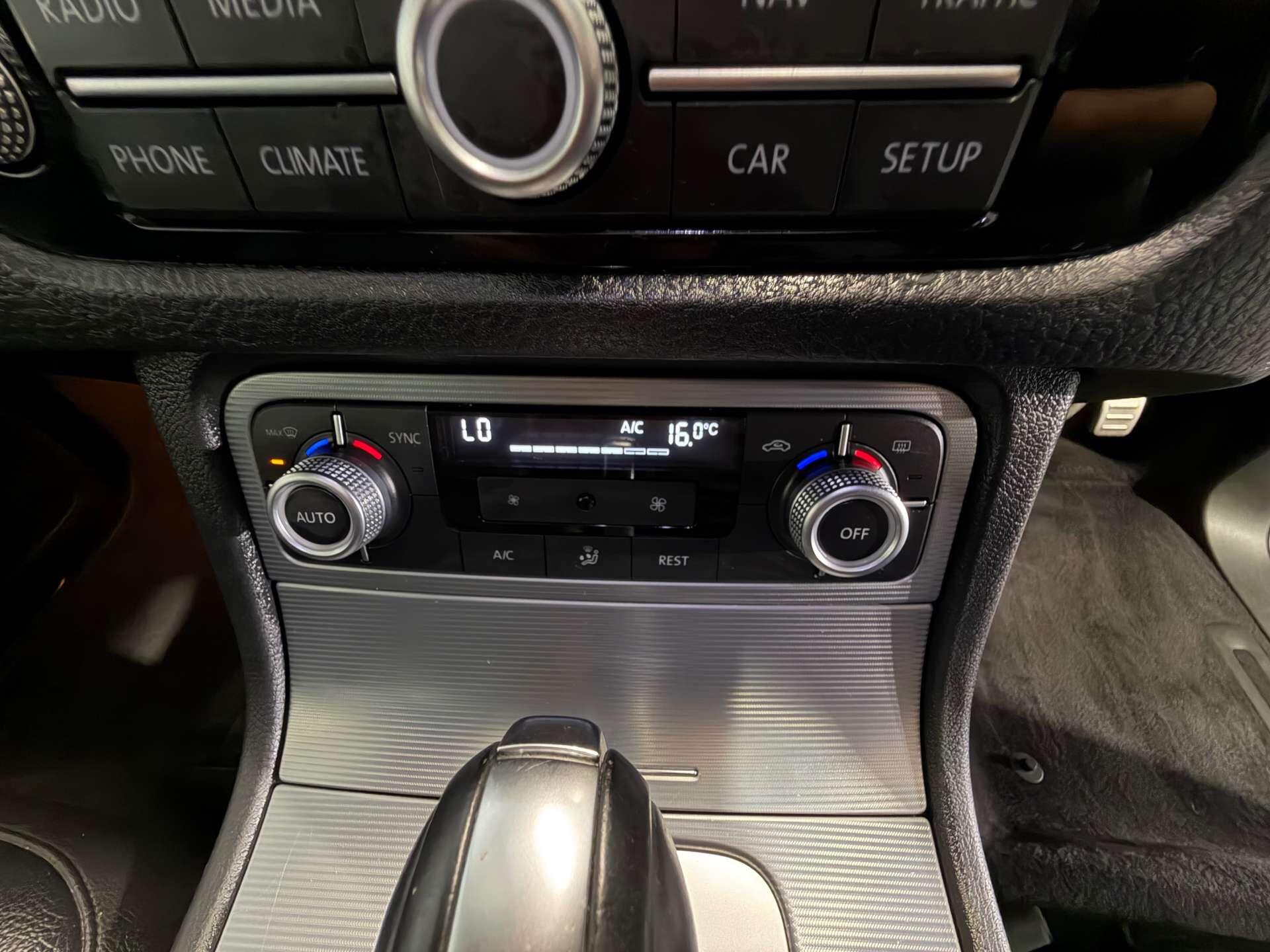 Volkswagen Touareg view 42