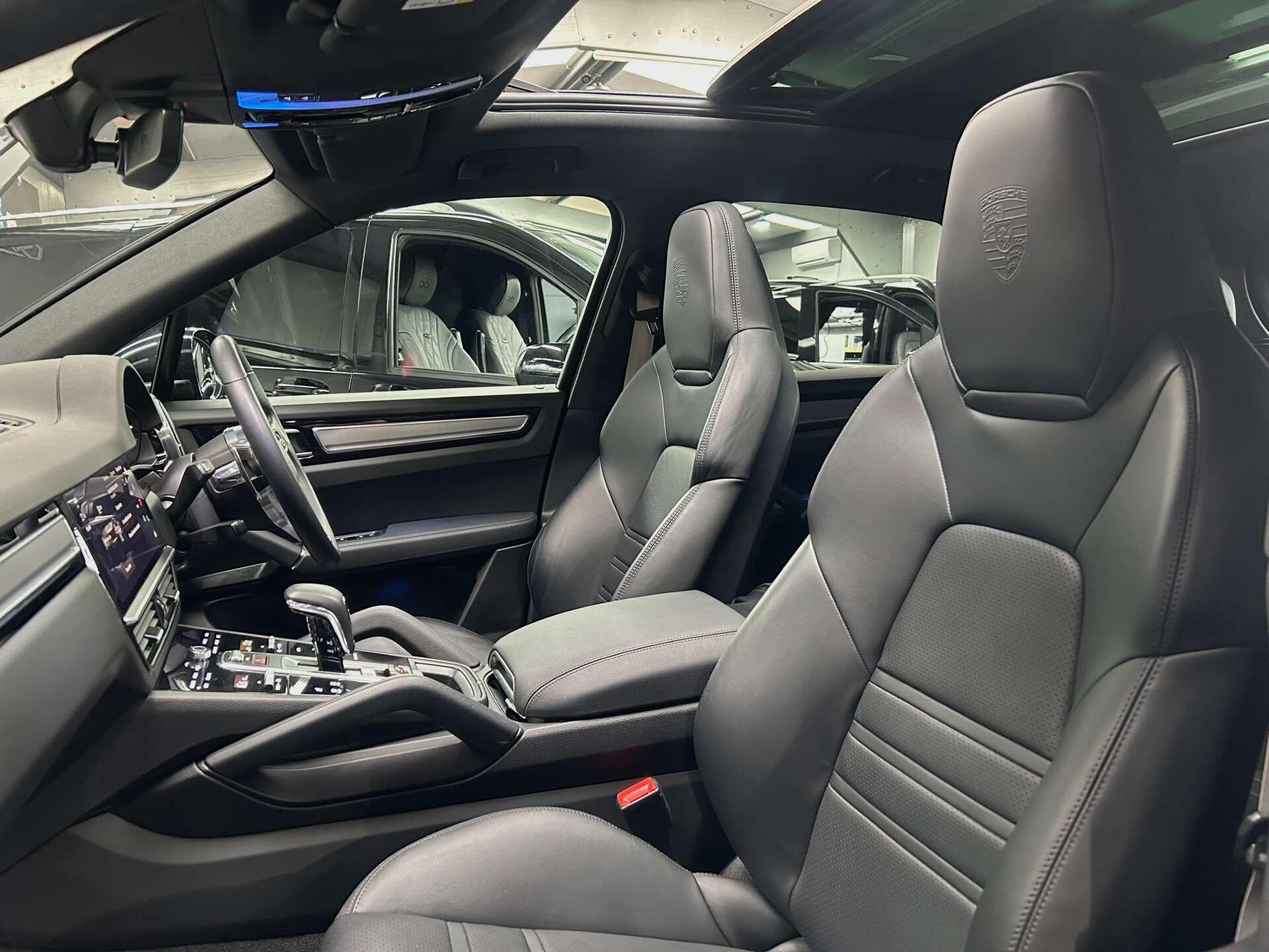 Porsche Cayenne view 44
