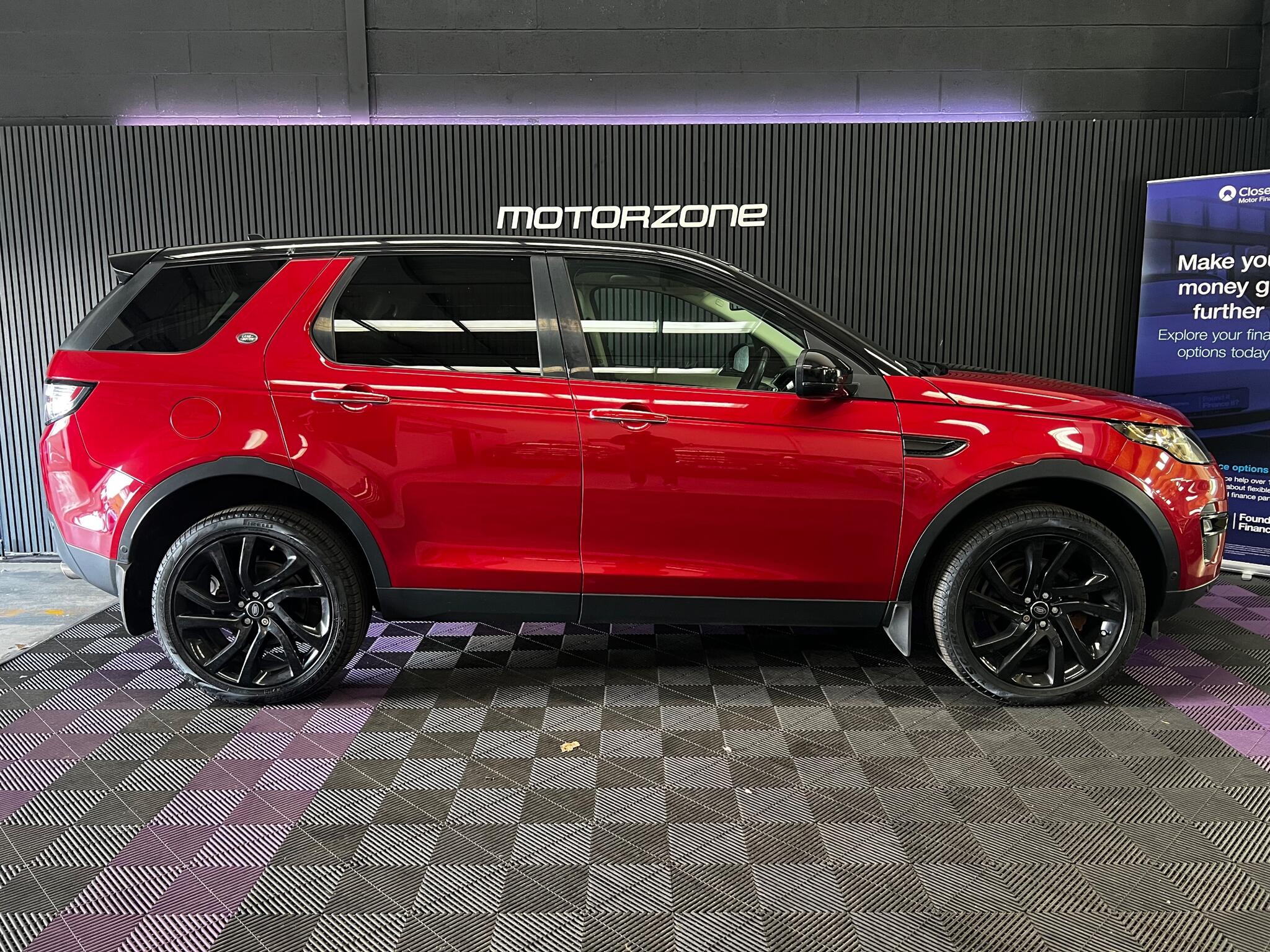 Land Rover Discovery Sport view 6