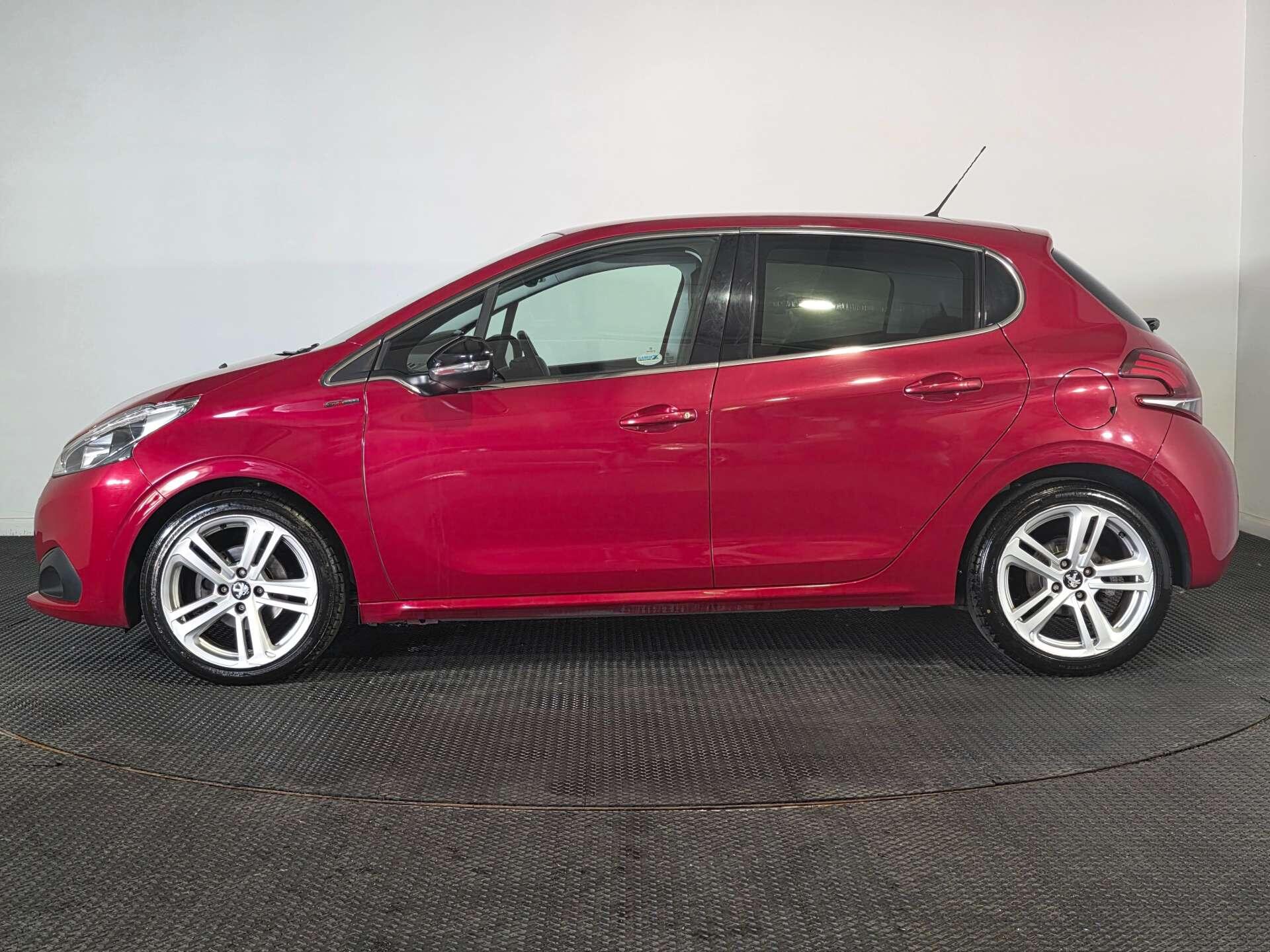 Peugeot 208 view 4