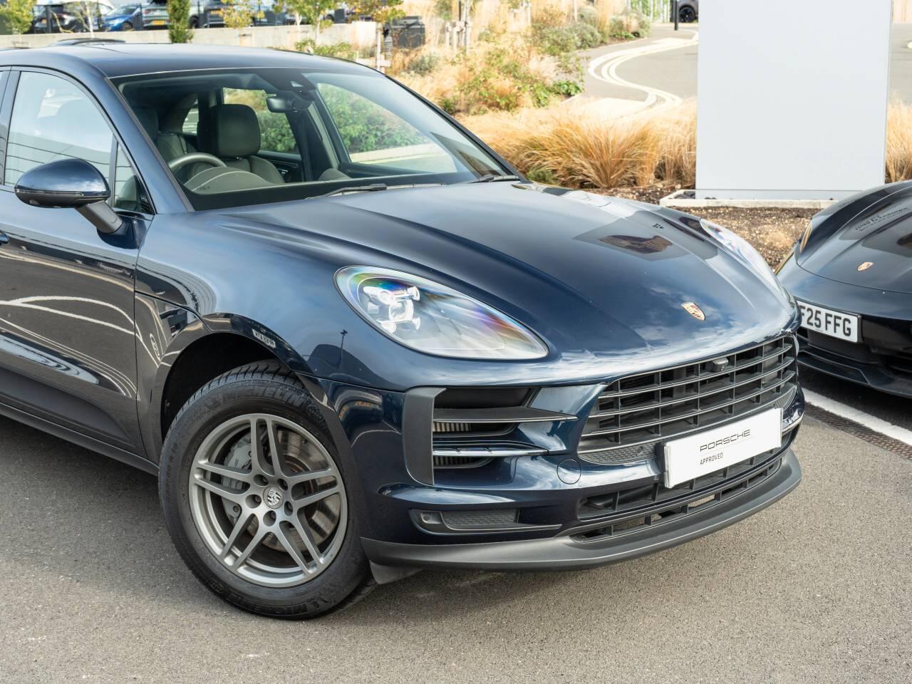 Porsche Macan view 16