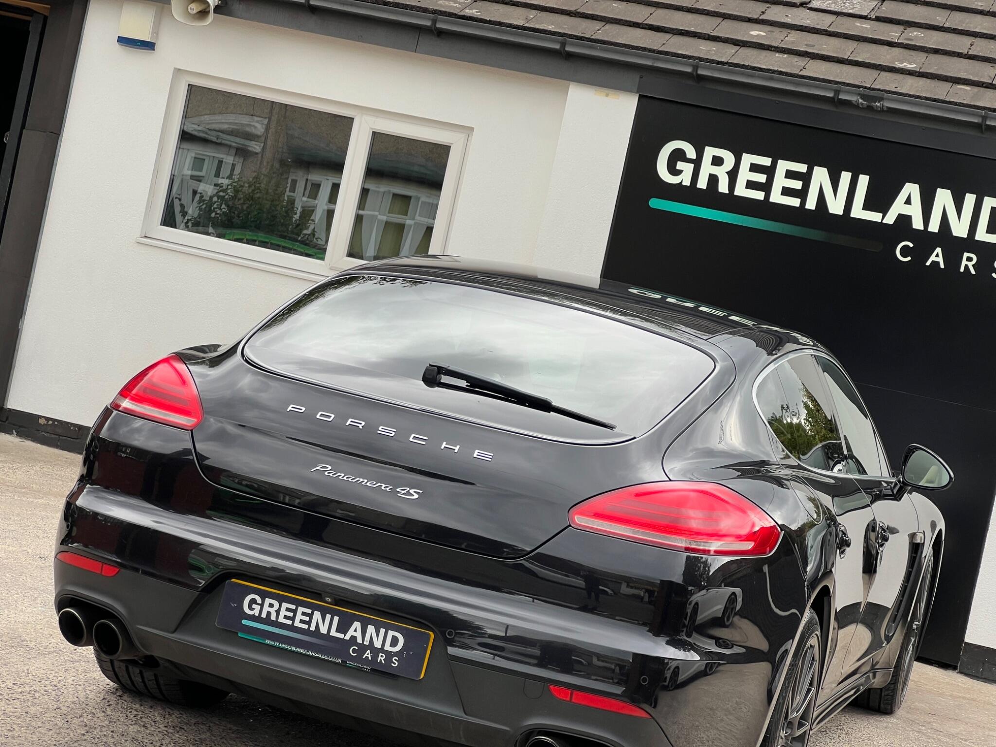 Porsche Panamera view 17