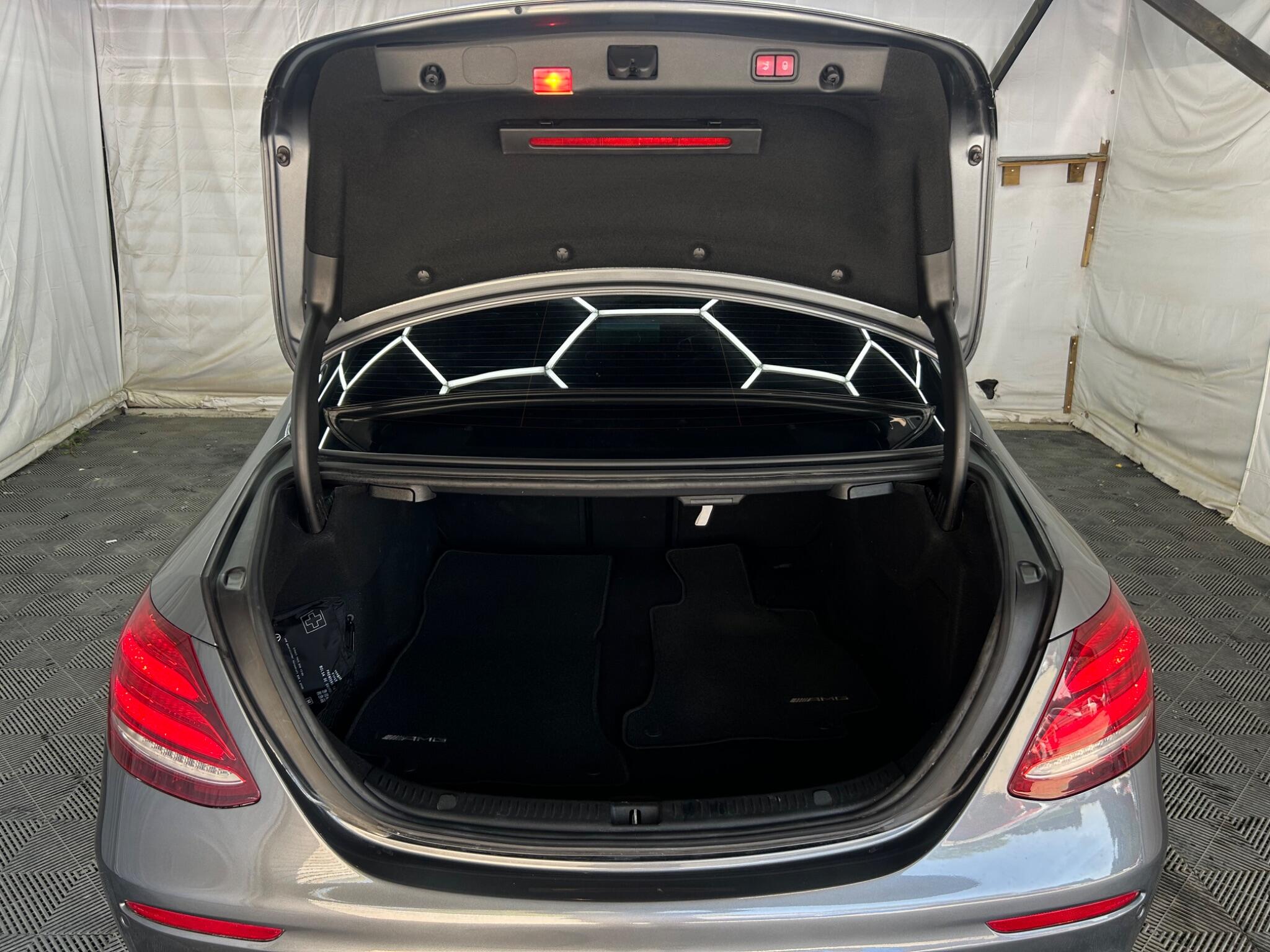 Mercedes-Benz E Class view 43