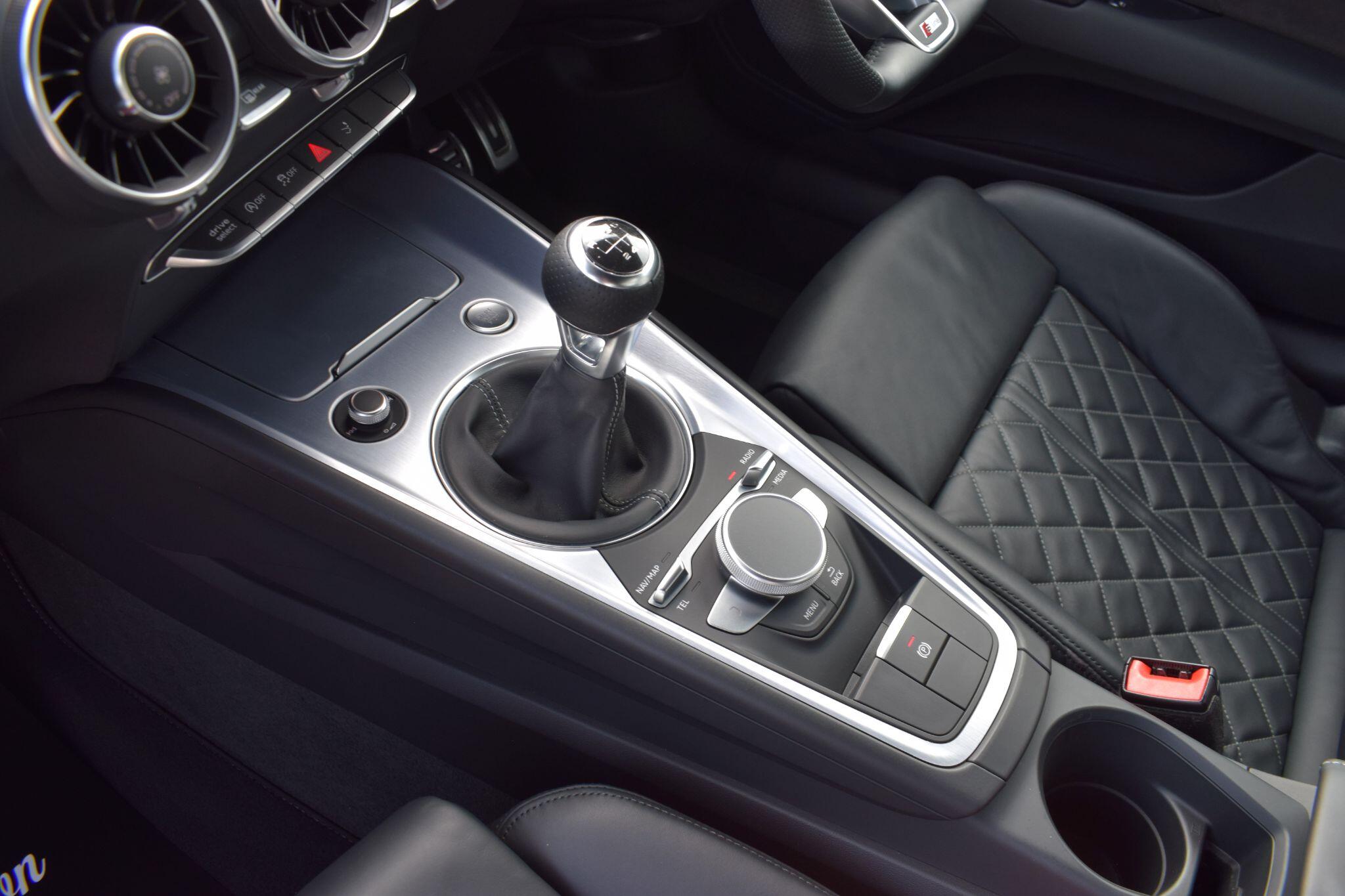 Audi TT view 12