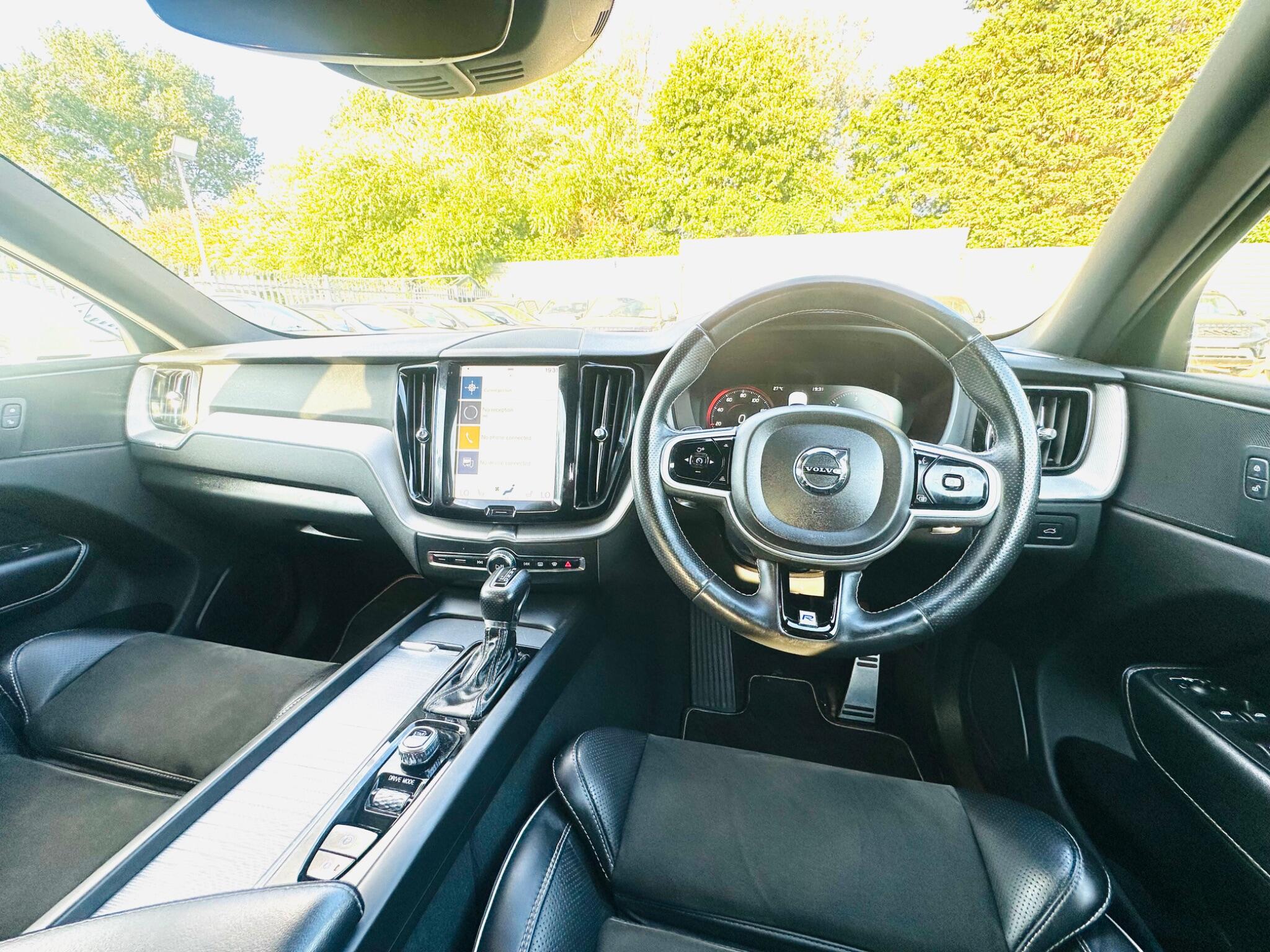 Volvo XC60 view 3