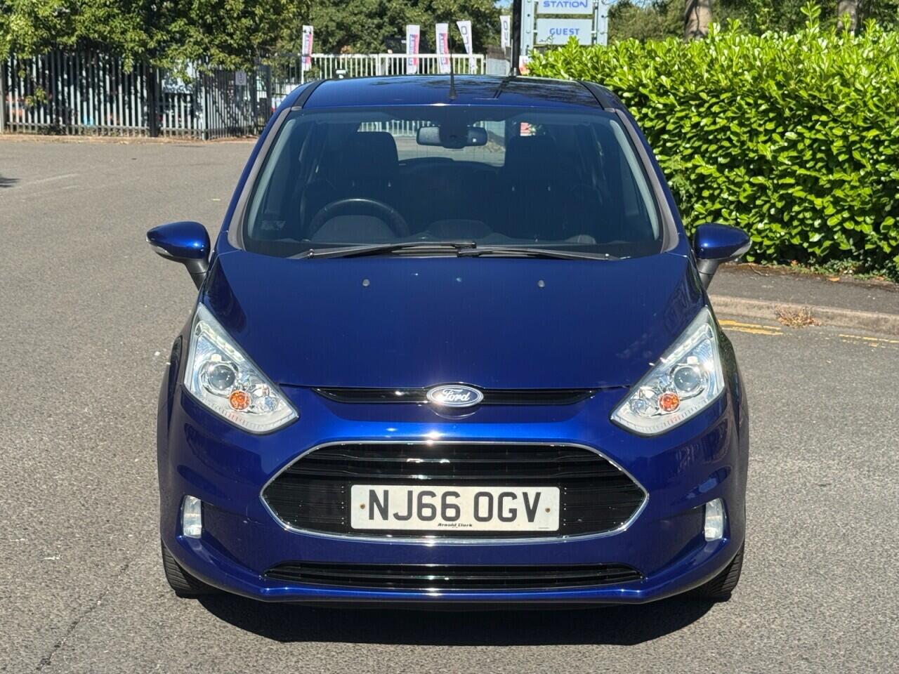 Ford B-Max view 8