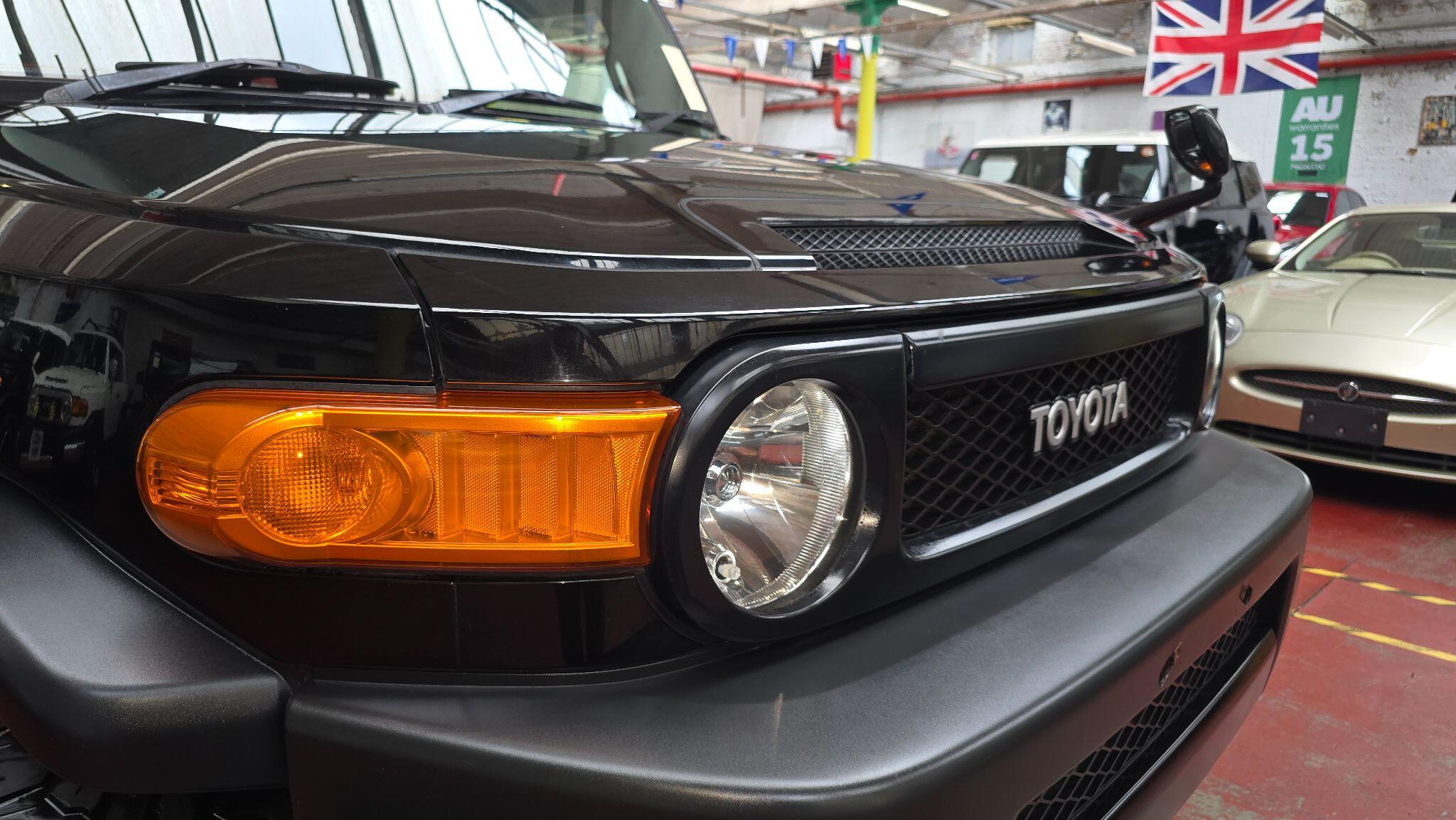 Toyota FJ Cruiser view 50