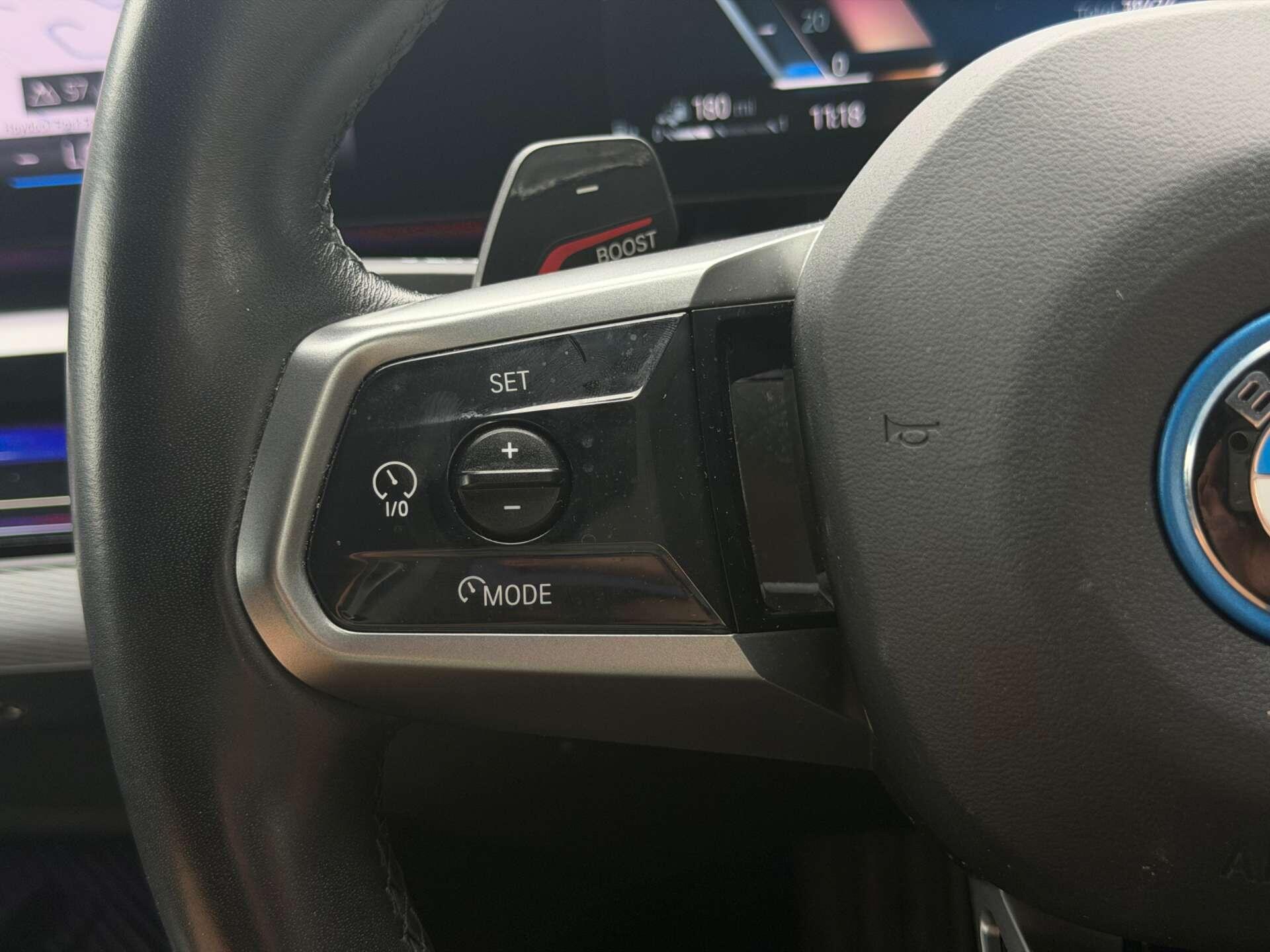 BMW 5 Series view 35