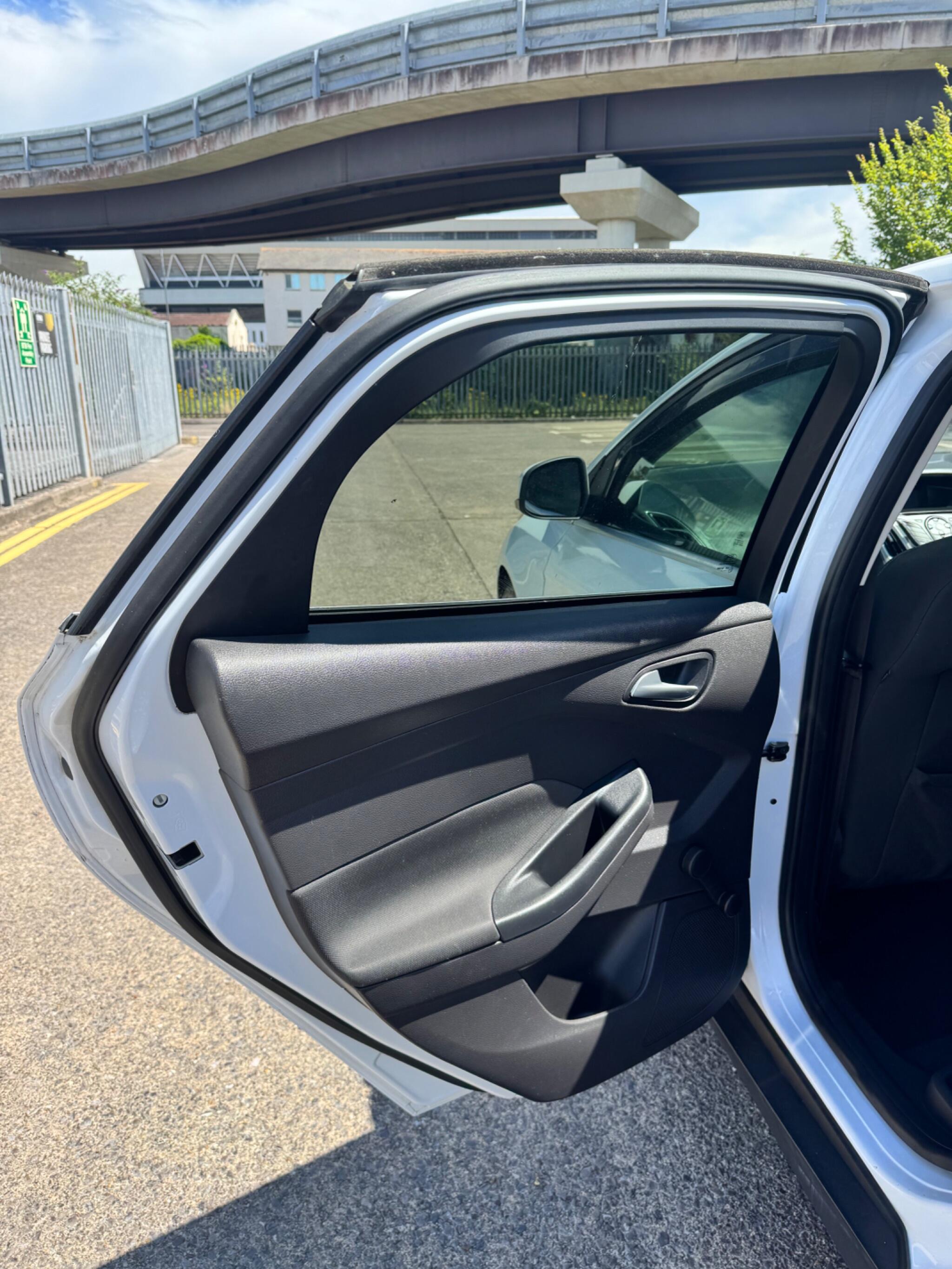 Ford Focus view 30