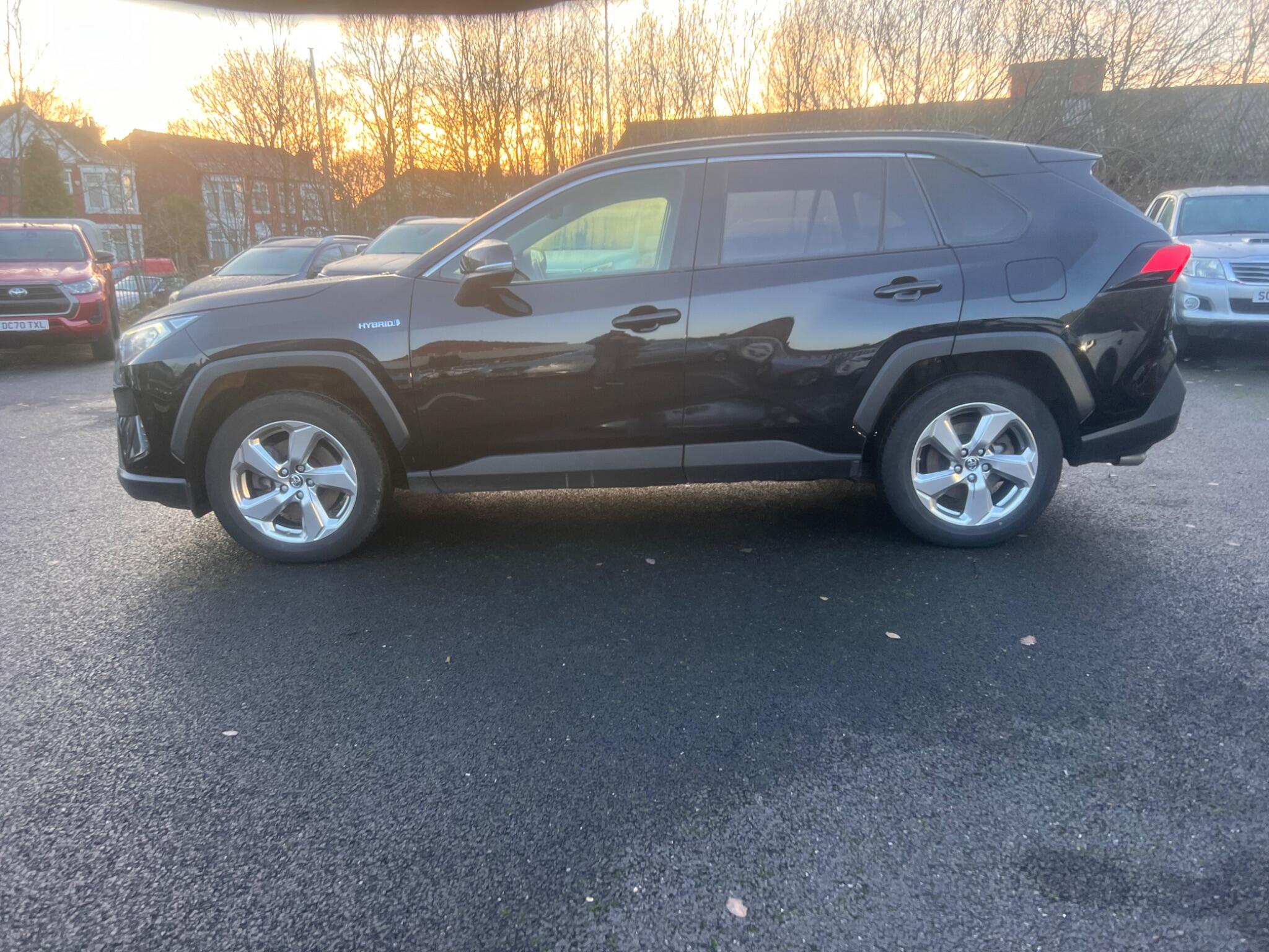 2019 Toyota RAV4 2.5 VVT-h Design CVT Euro 6 (s/s) 5dr • 116,015 miles image 5