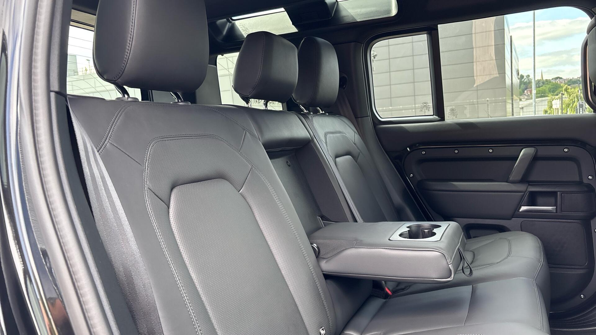 Land Rover Defender view 43