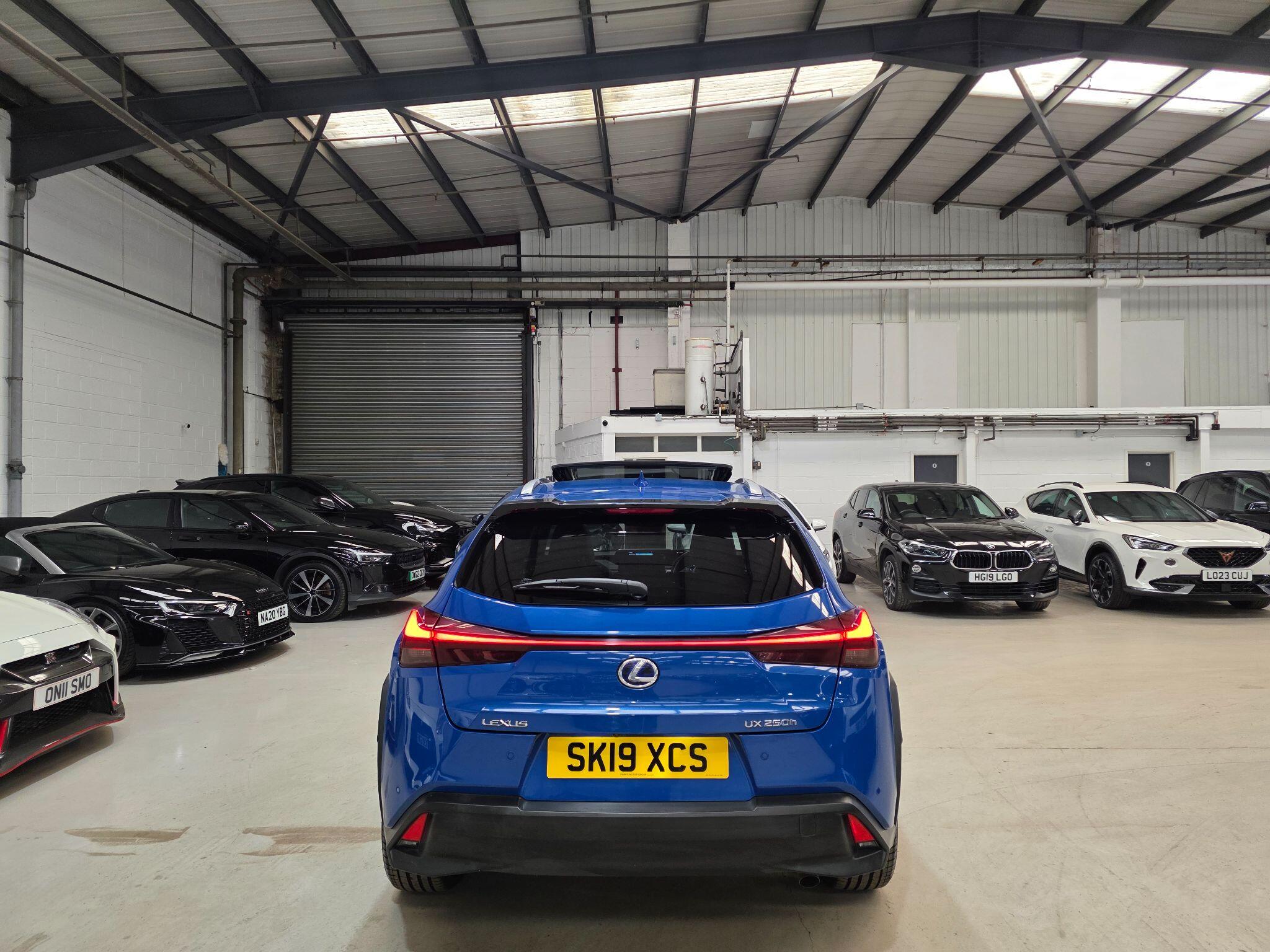 Lexus Ux view 4