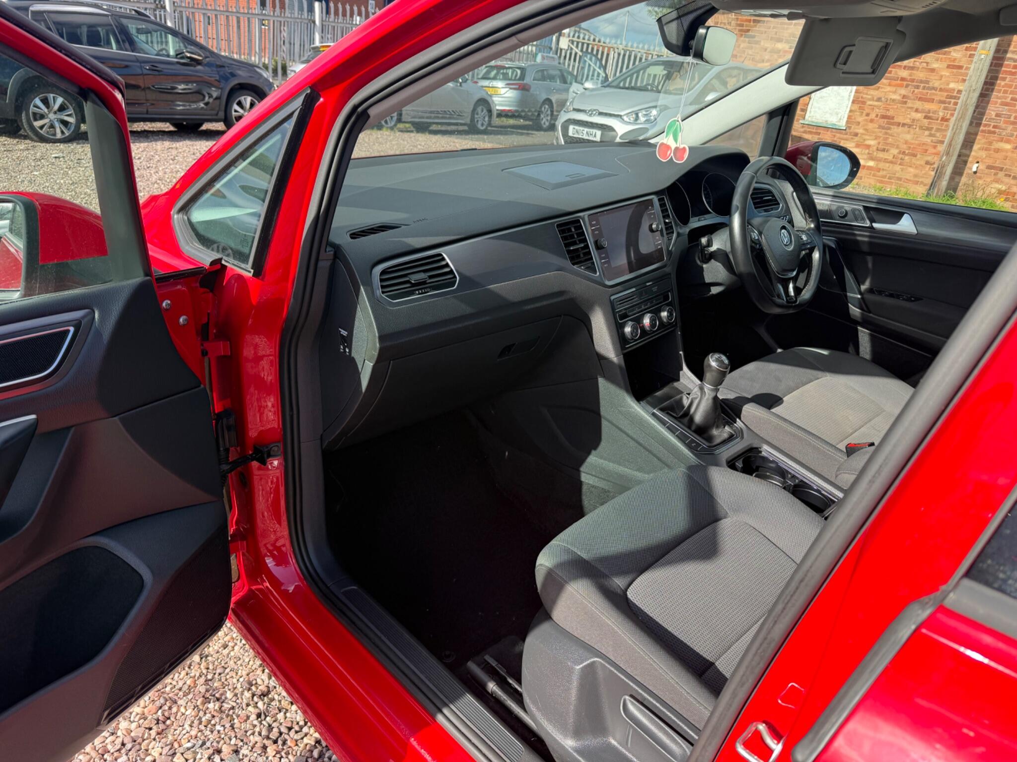 Volkswagen Golf Sportsvan view 18