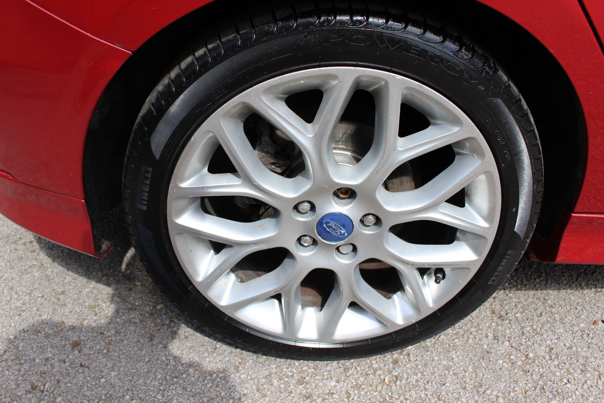 Ford Focus view 19