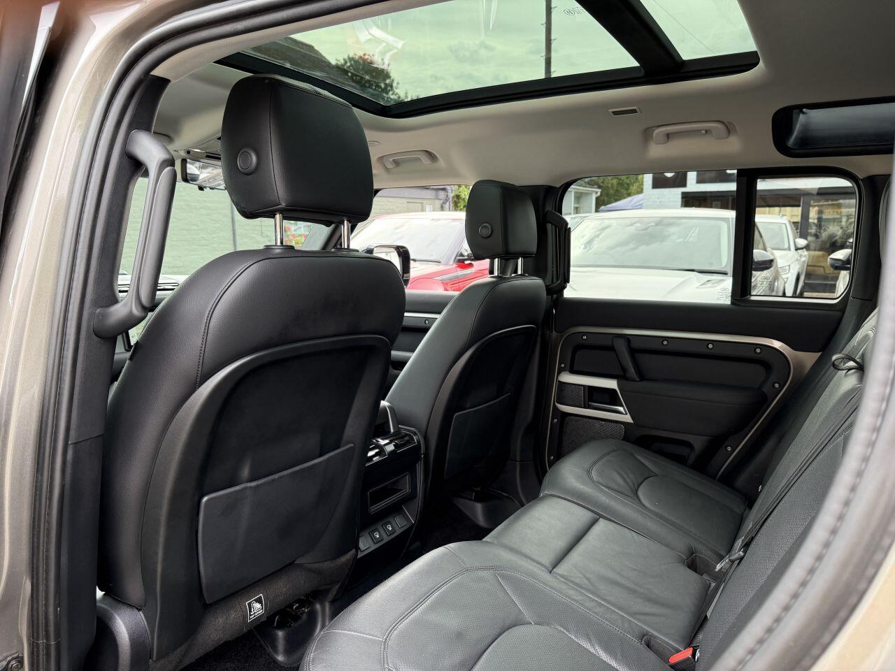 Land Rover Defender 110 view 9