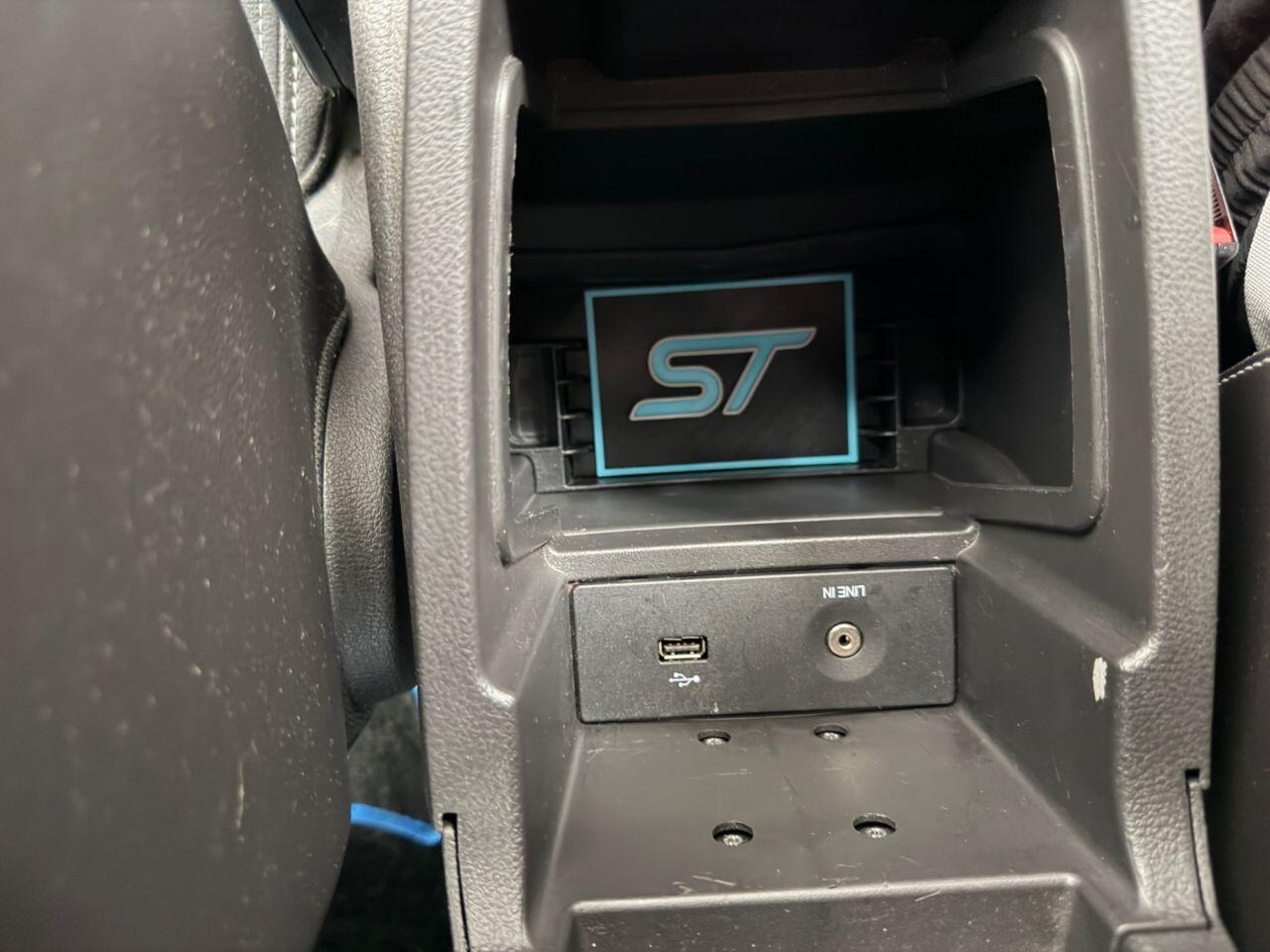 Ford Focus view 29