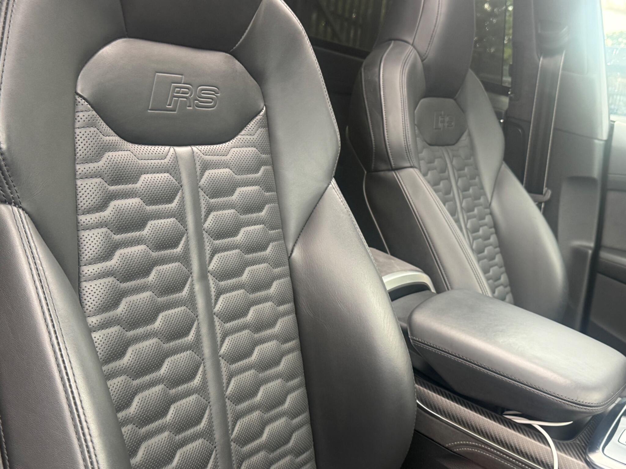Audi RS Q8 view 14