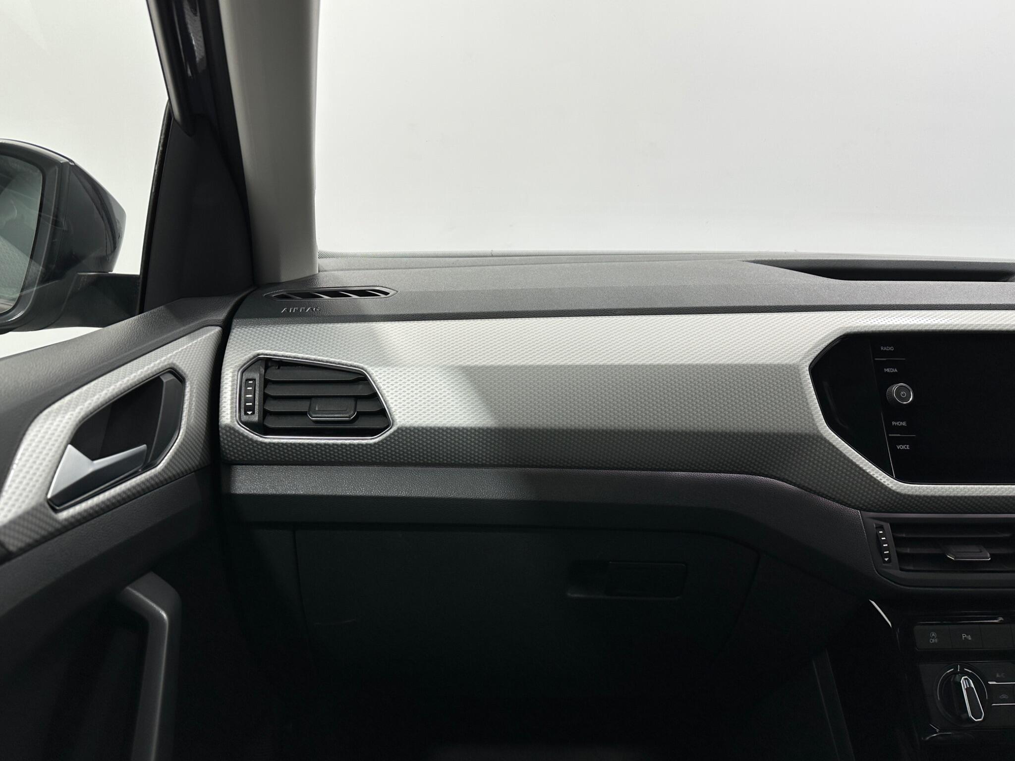 Volkswagen T-Cross view 28