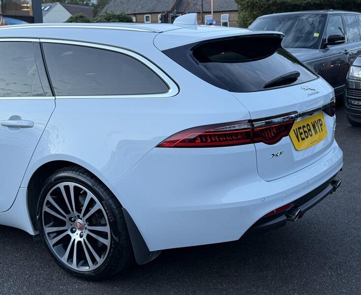 Jaguar XF view 16