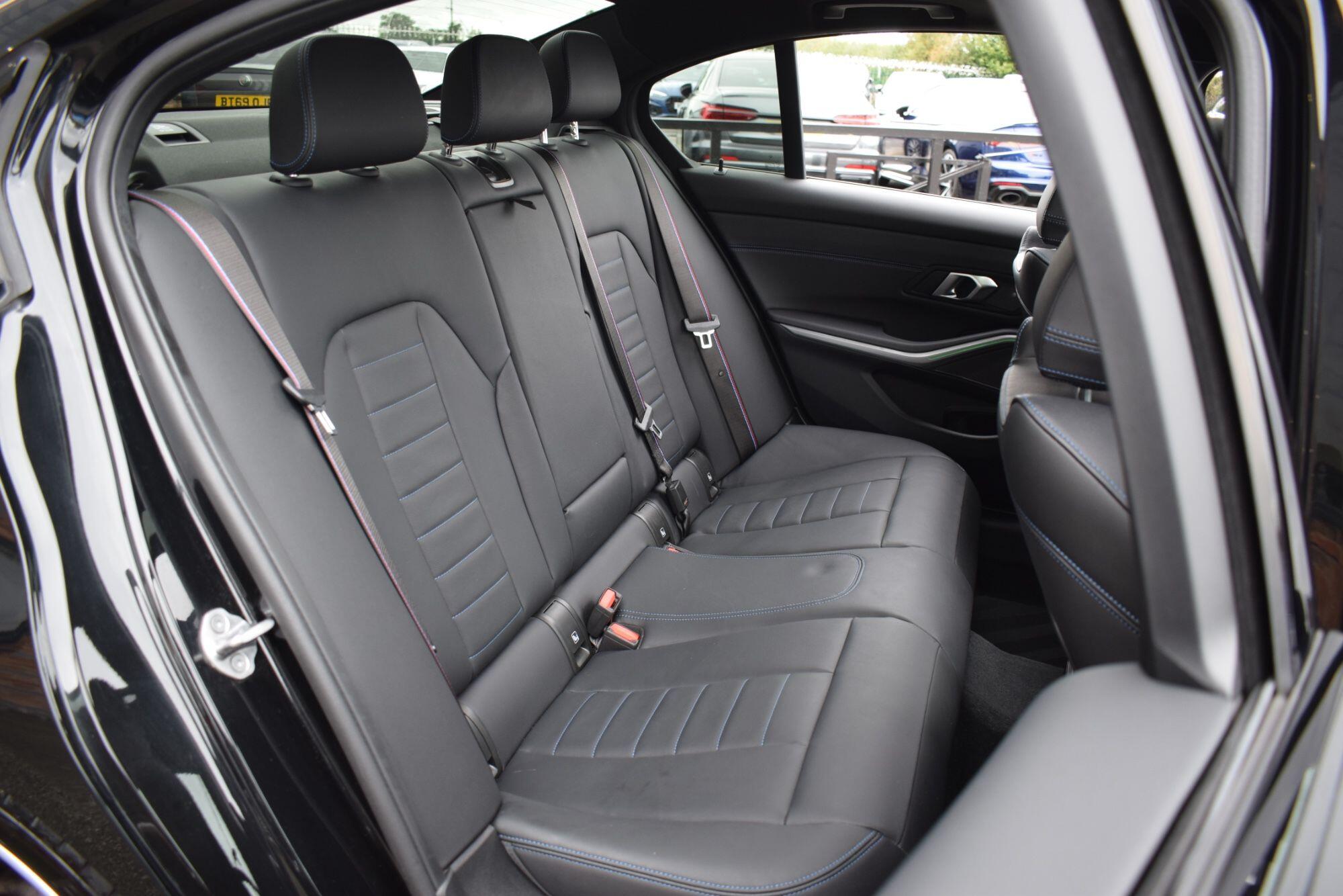 BMW 3 Series view 21