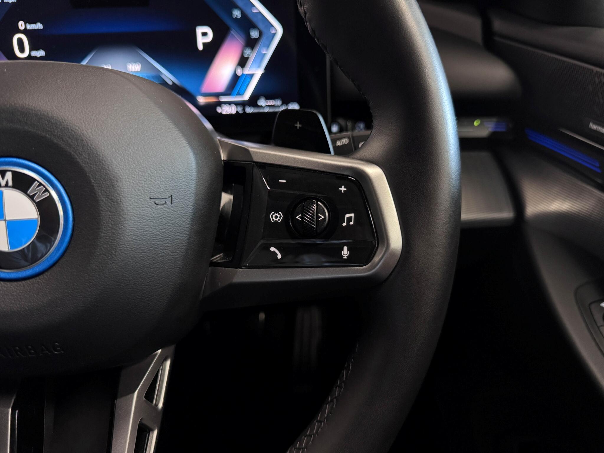 BMW 5 Series view 11