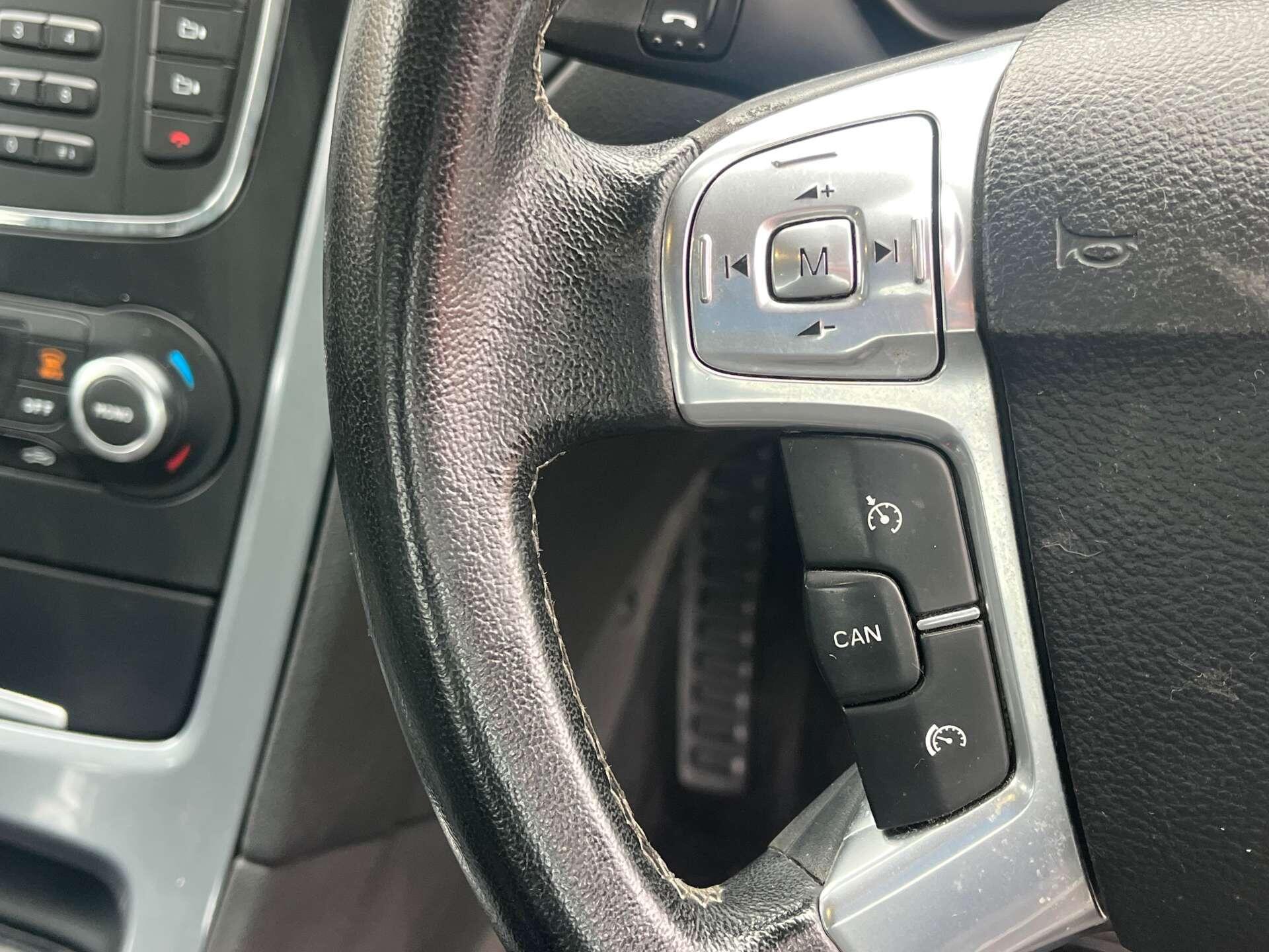 Ford Mondeo view 25