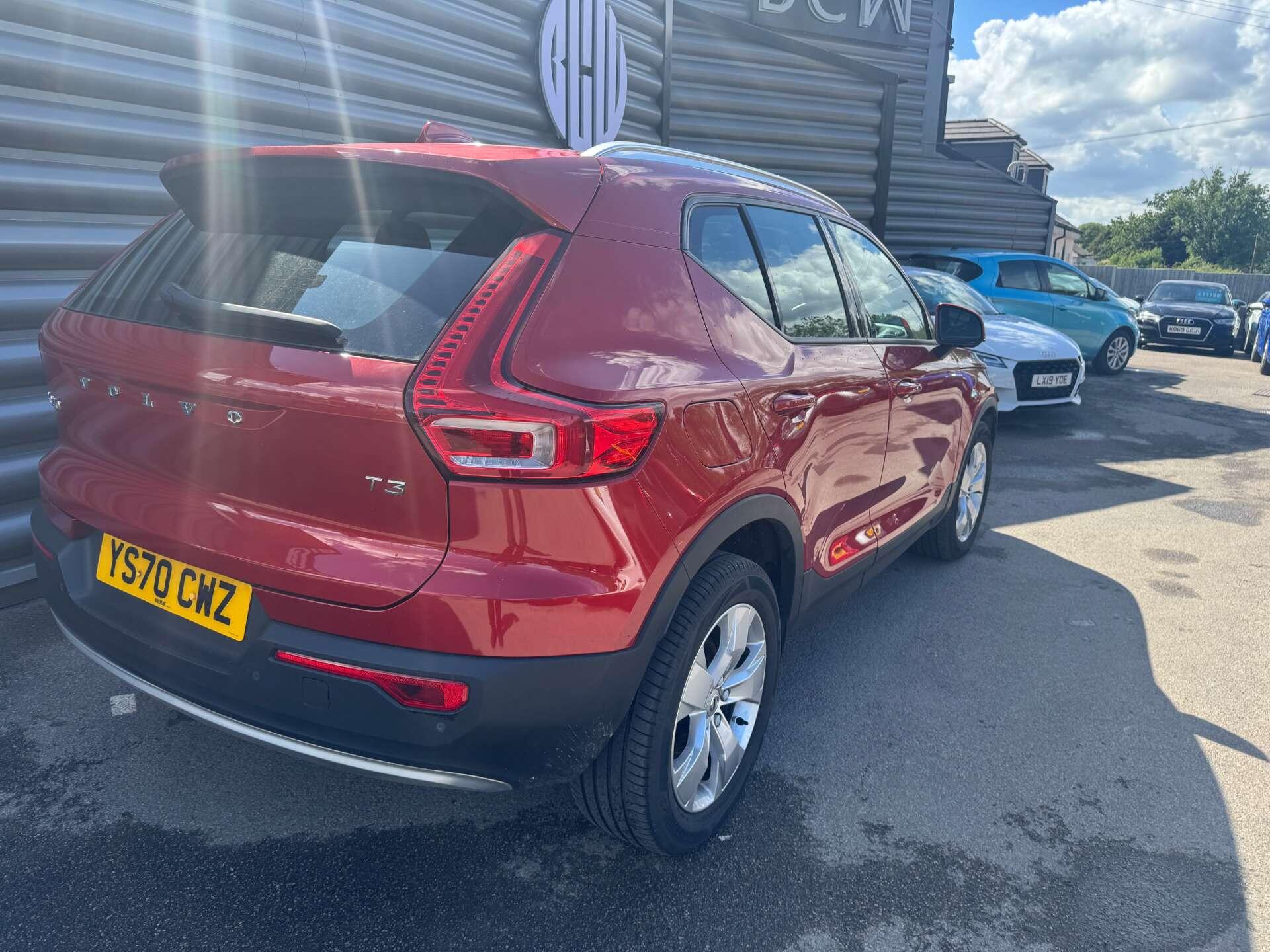 Volvo XC40 view 2