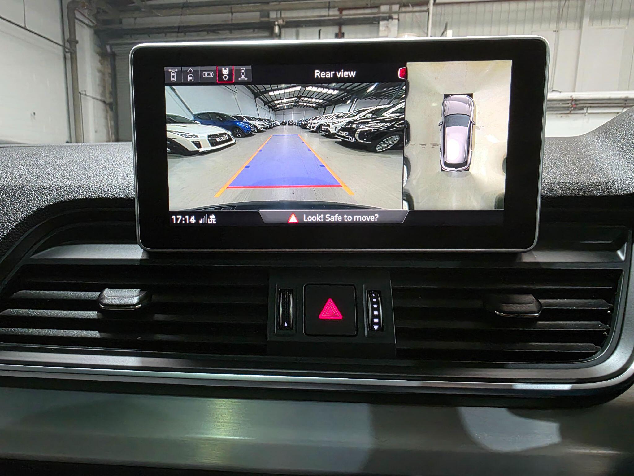 Audi Q5 view 9