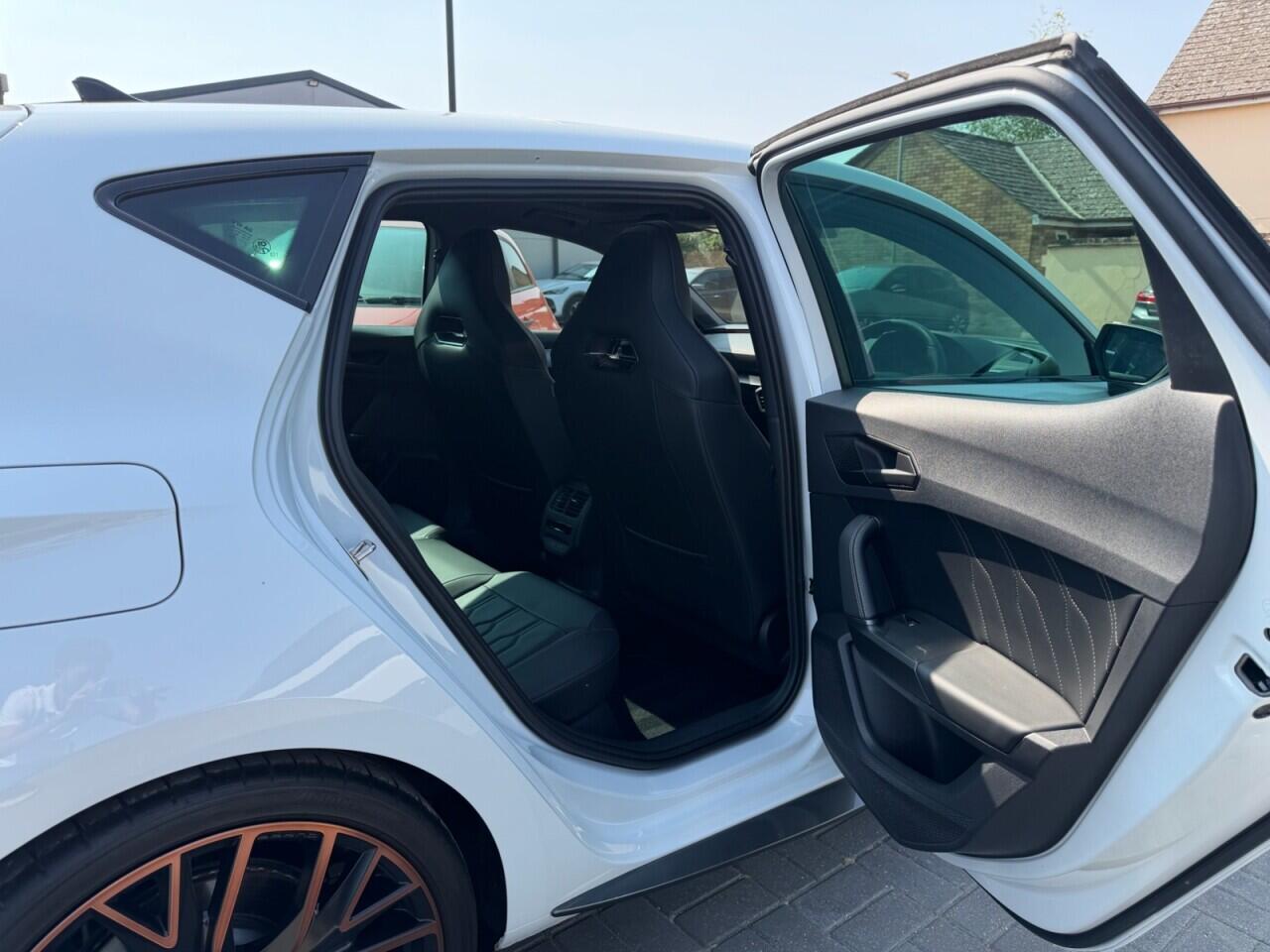Cupra Leon view 23