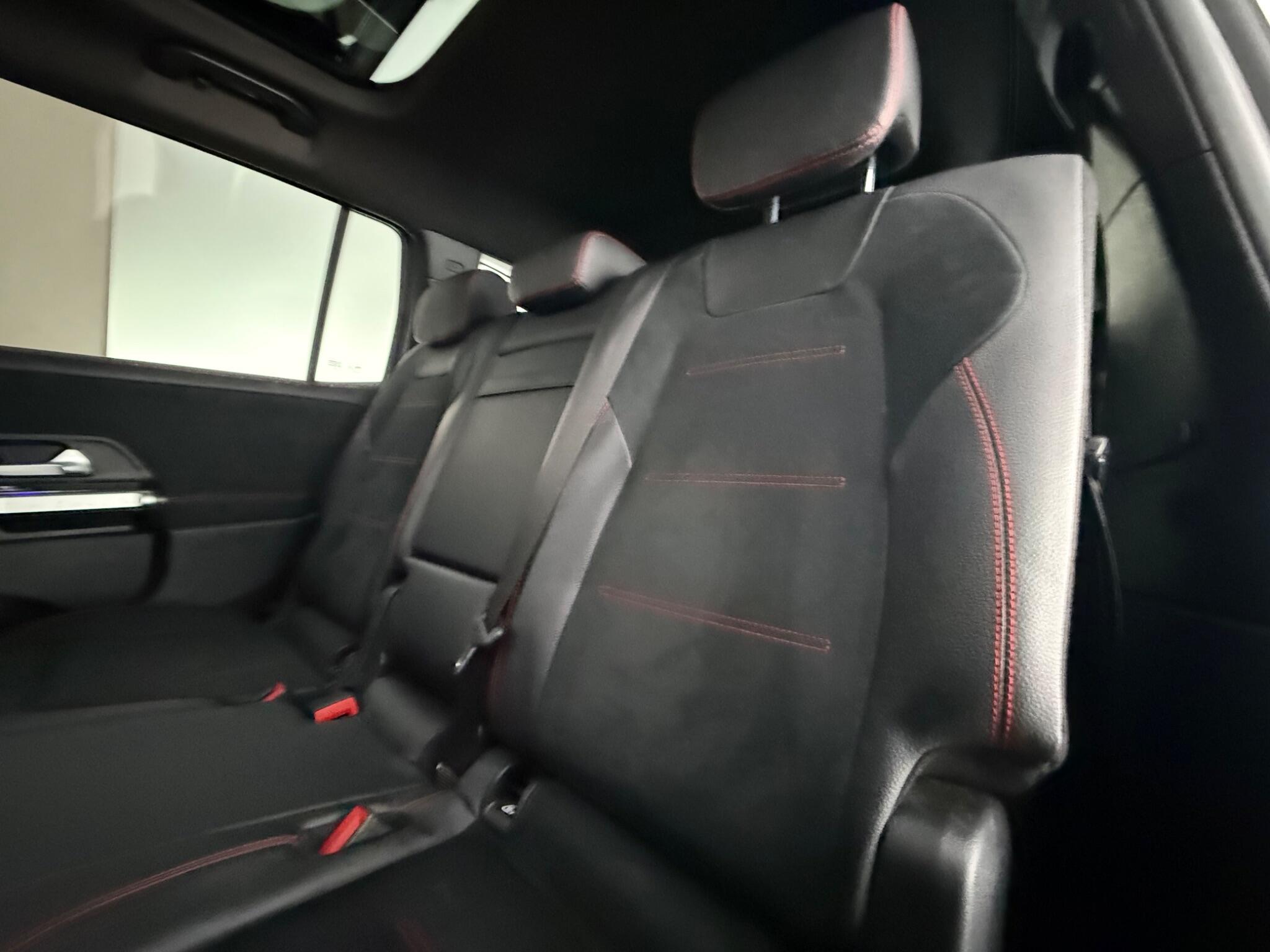 Mercedes-Benz GLB view 33