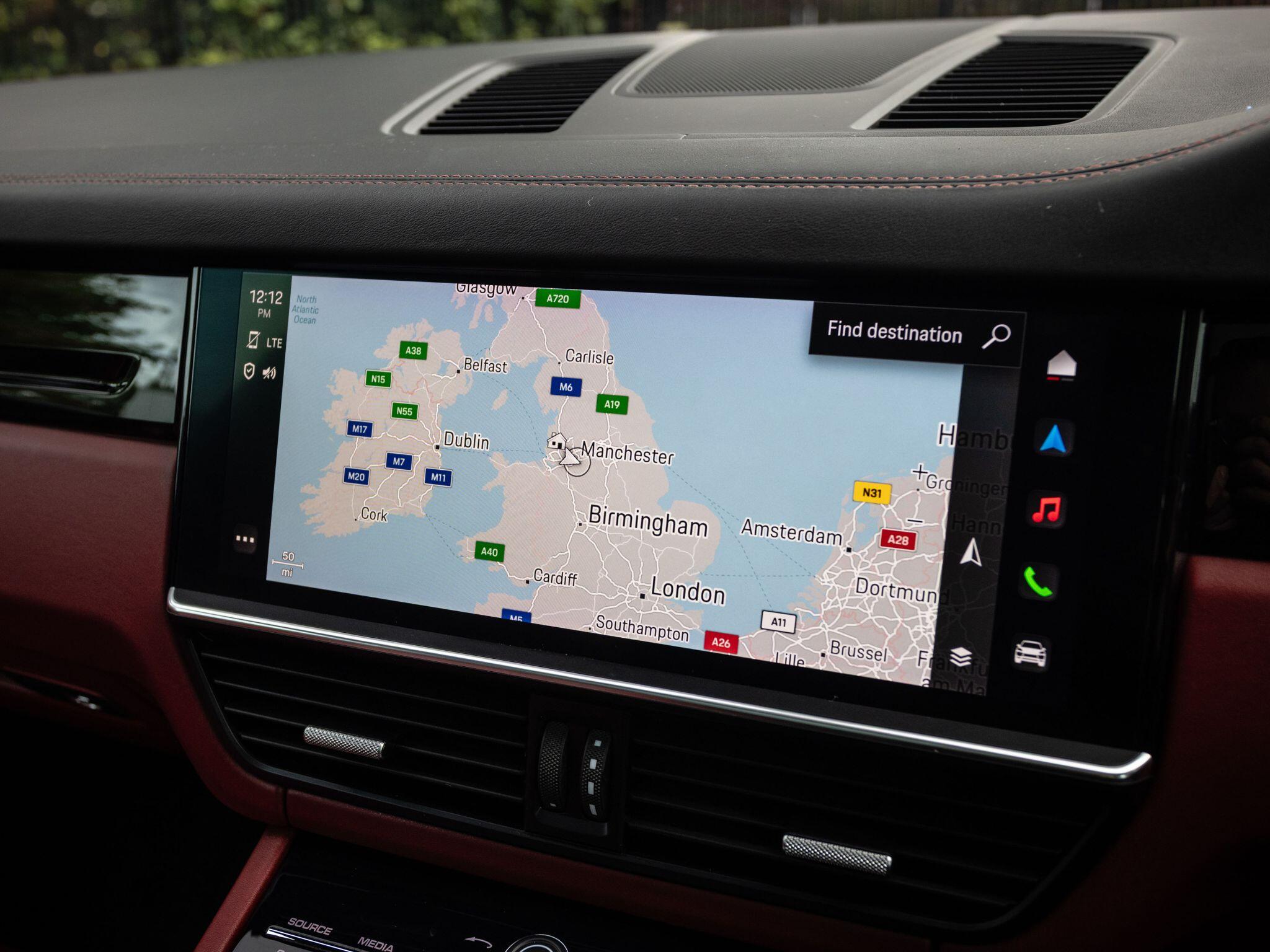Porsche Cayenne view 25