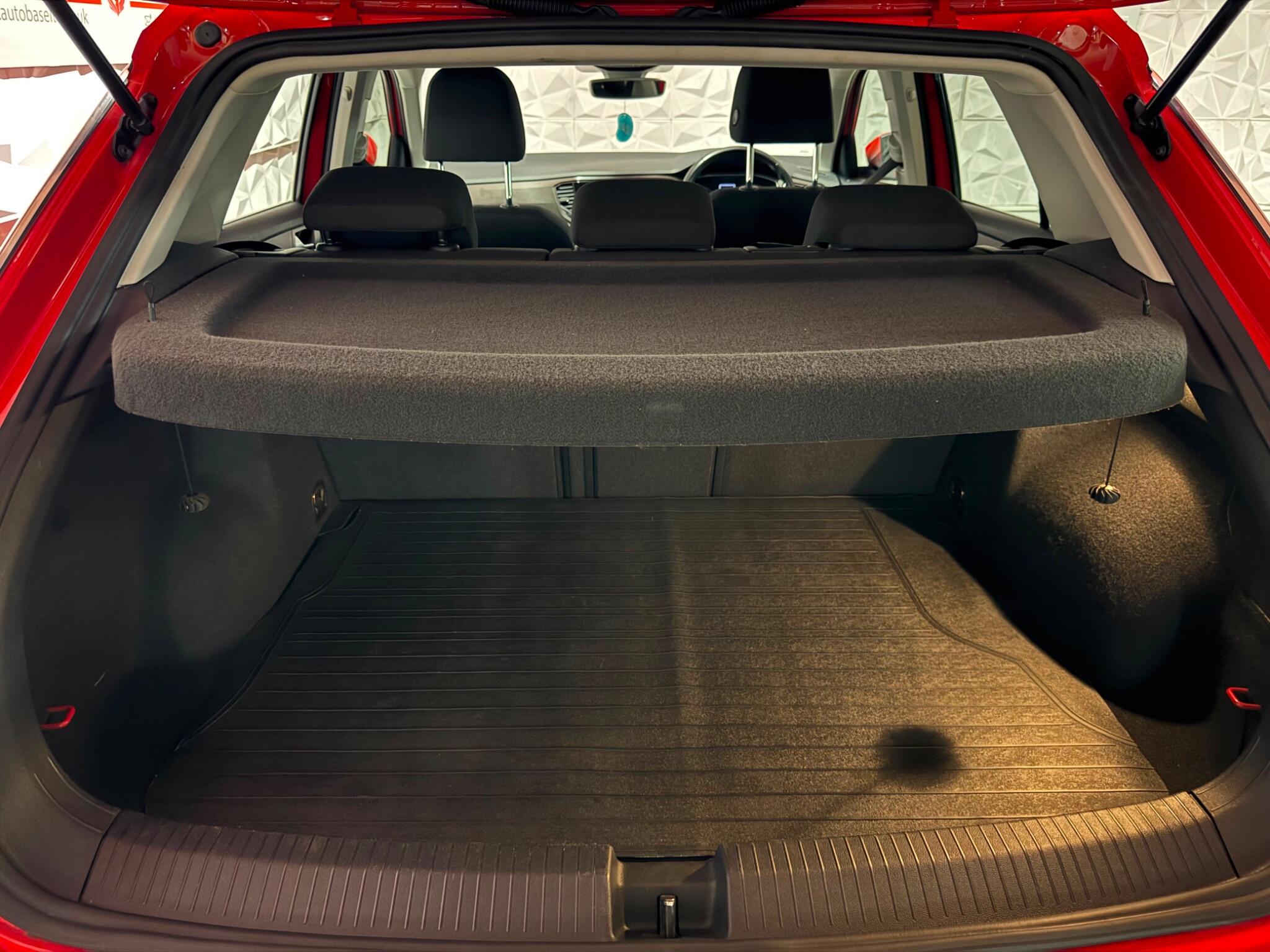 Volkswagen T-Roc view 28