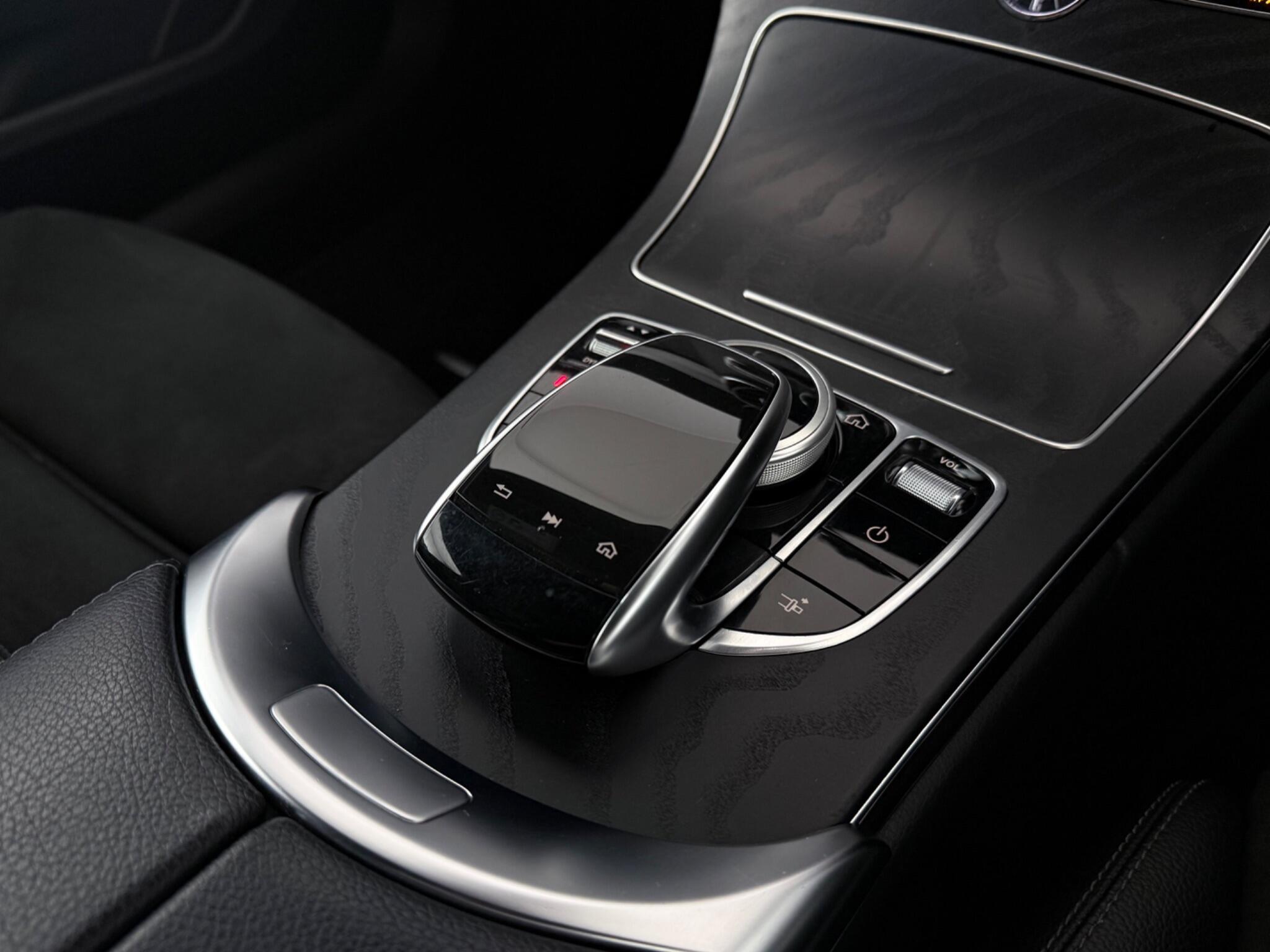 Mercedes-Benz C-Class view 22