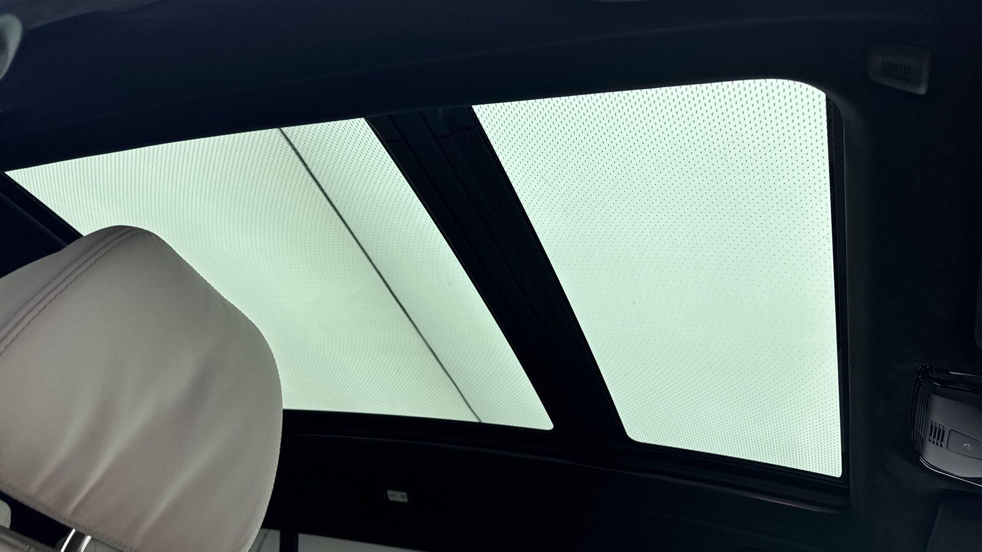 BMW X7 view 11