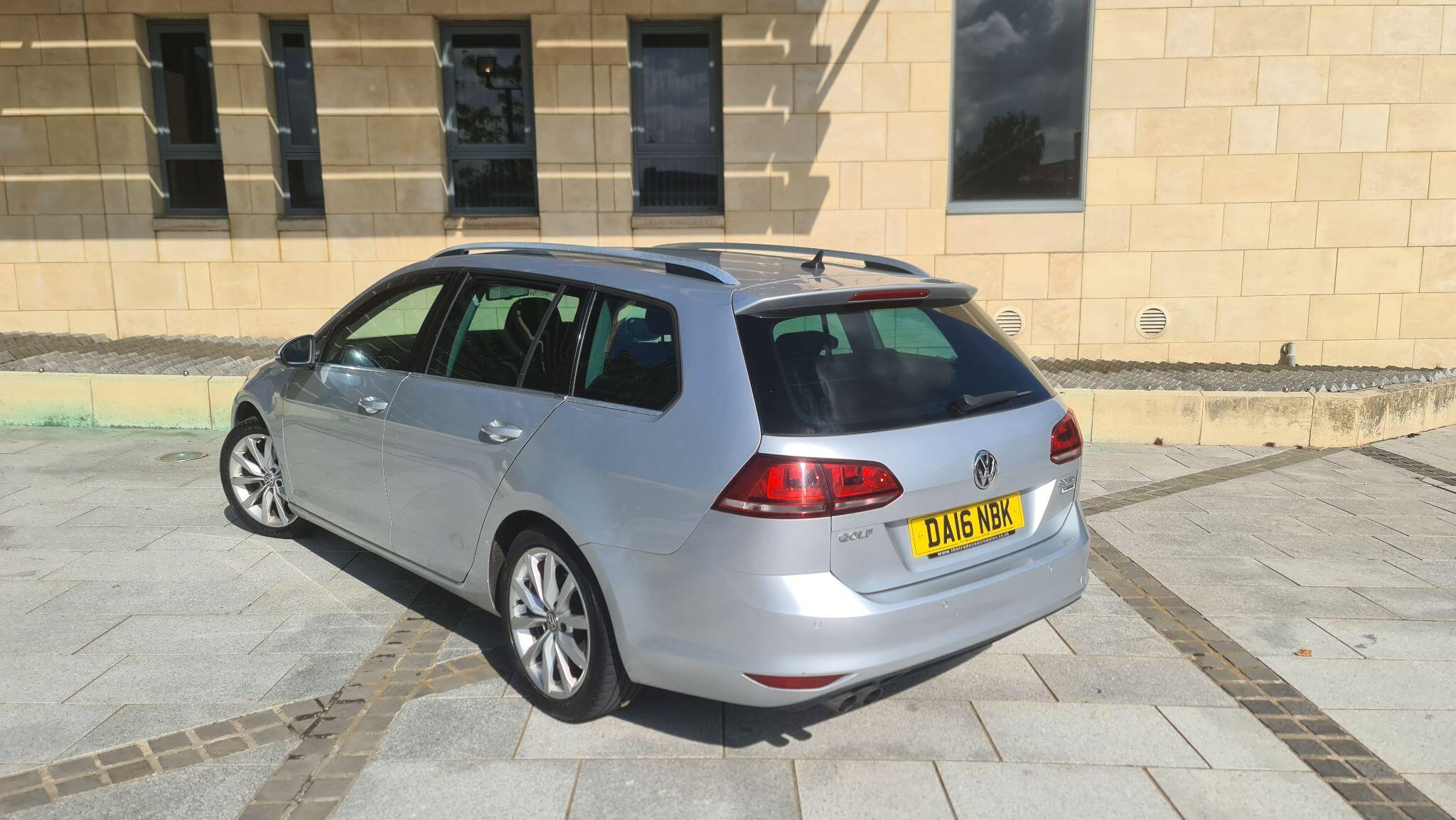 Volkswagen Golf view 3