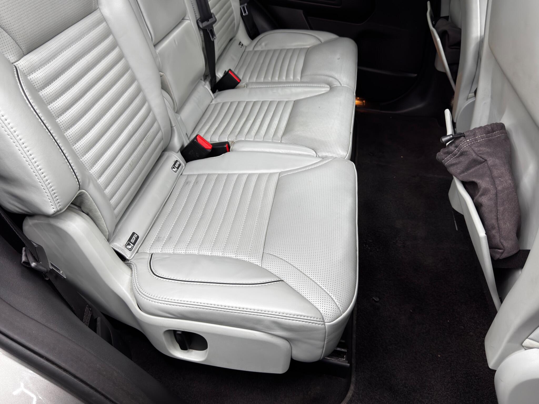 Land Rover Discovery view 16