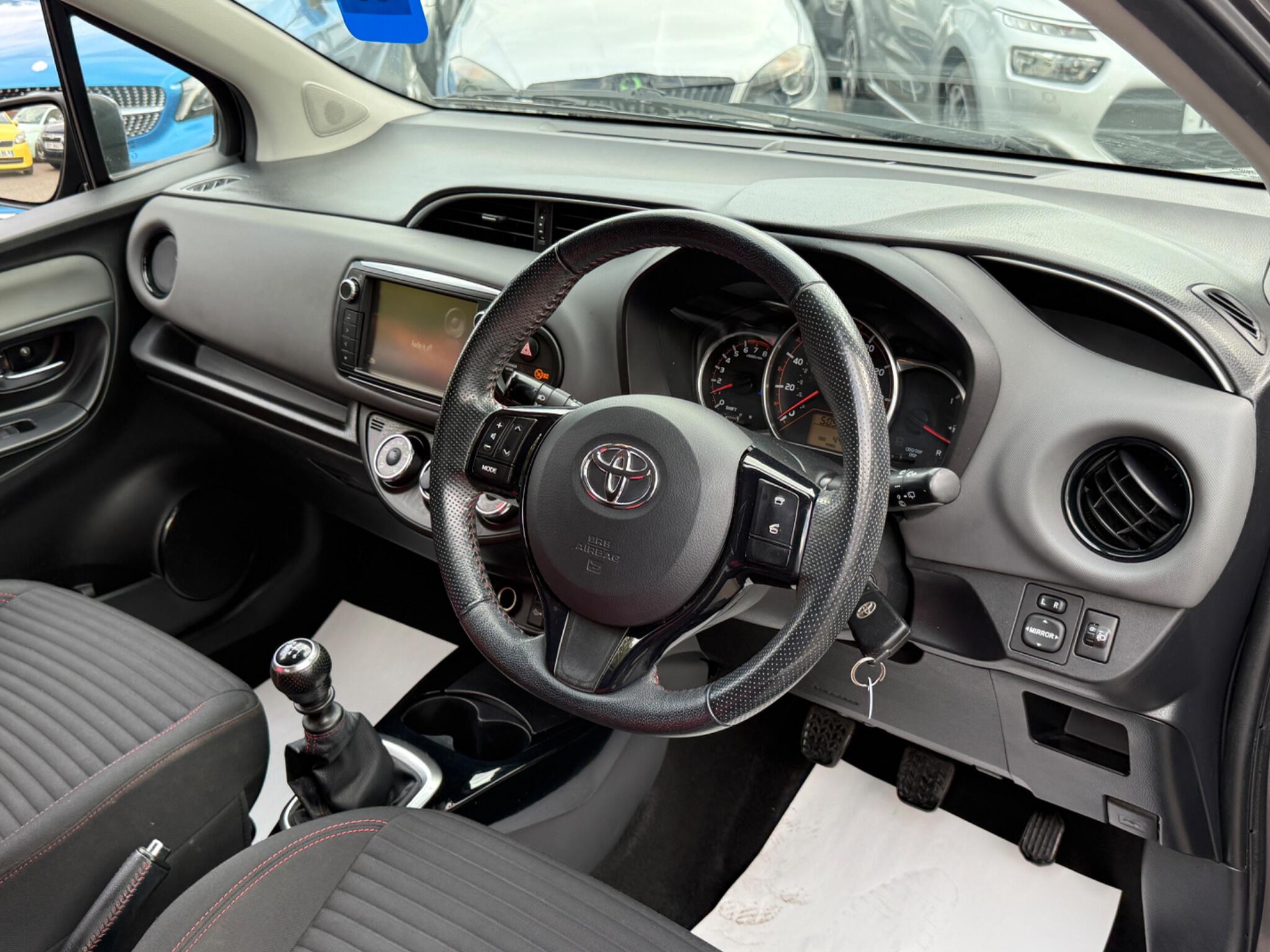 Toyota Yaris - Image 28