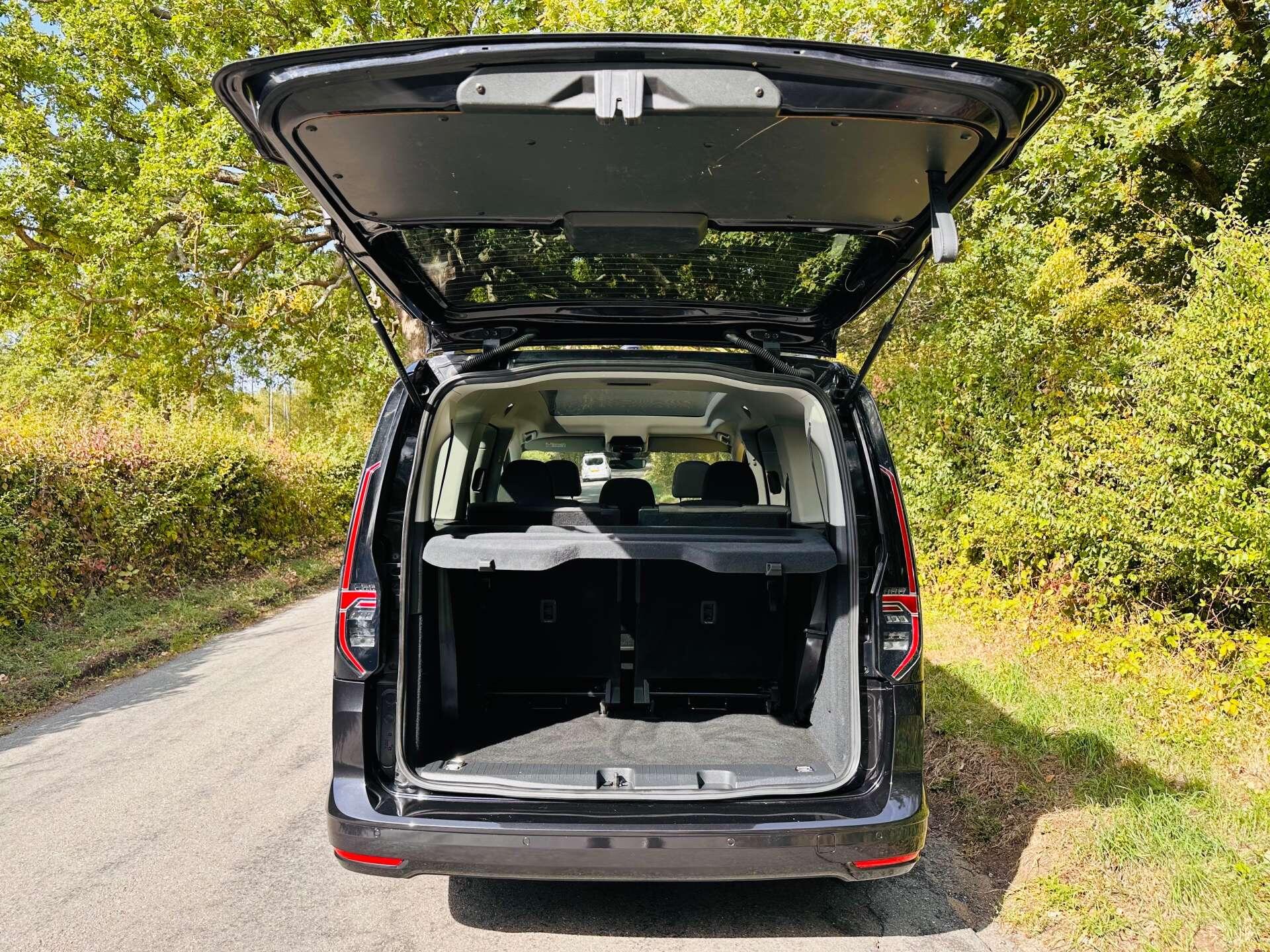 Volkswagen Caddy Maxi view 42