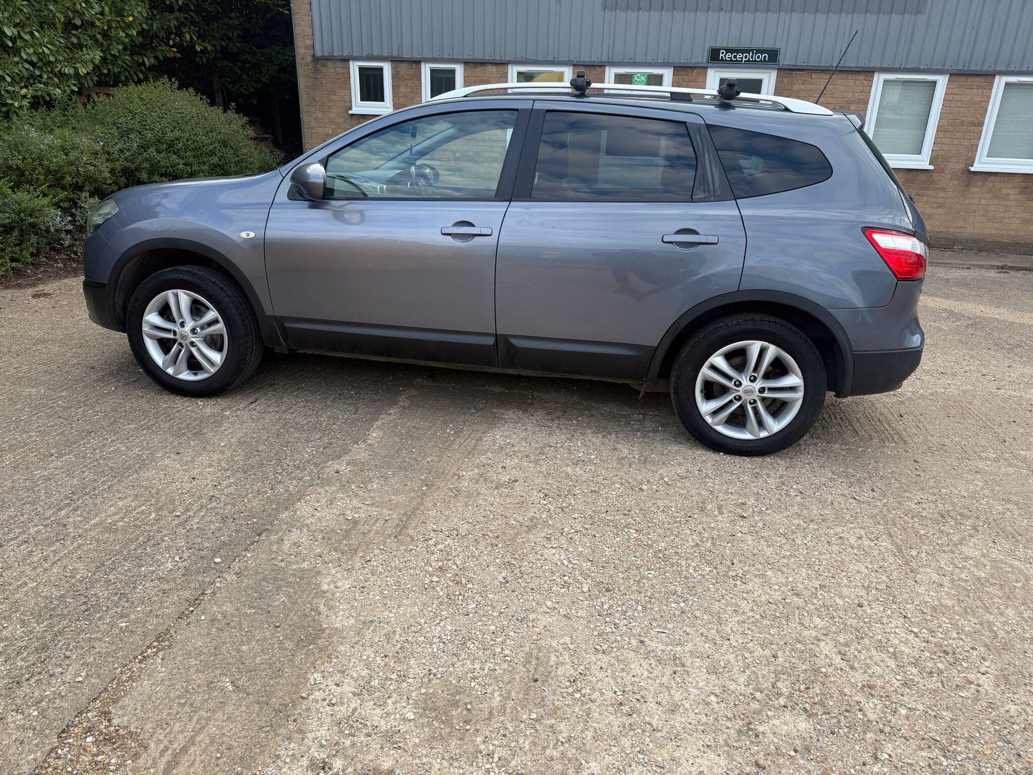 Nissan Qashqai+2 view 2