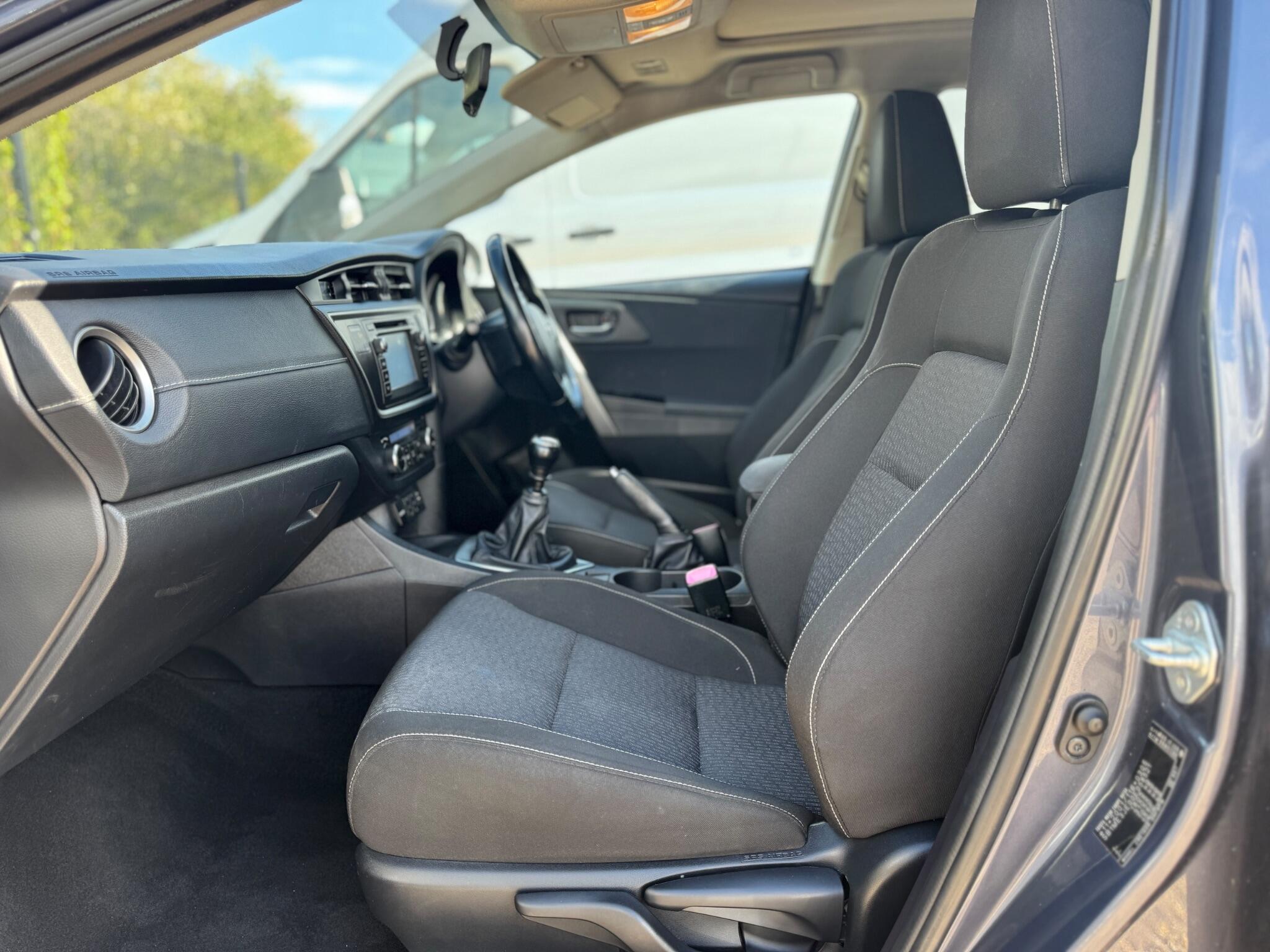 Toyota Auris view 17