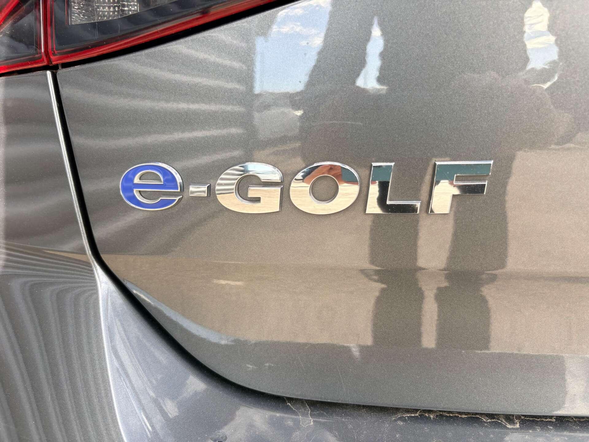 Volkswagen e-Golf view 9